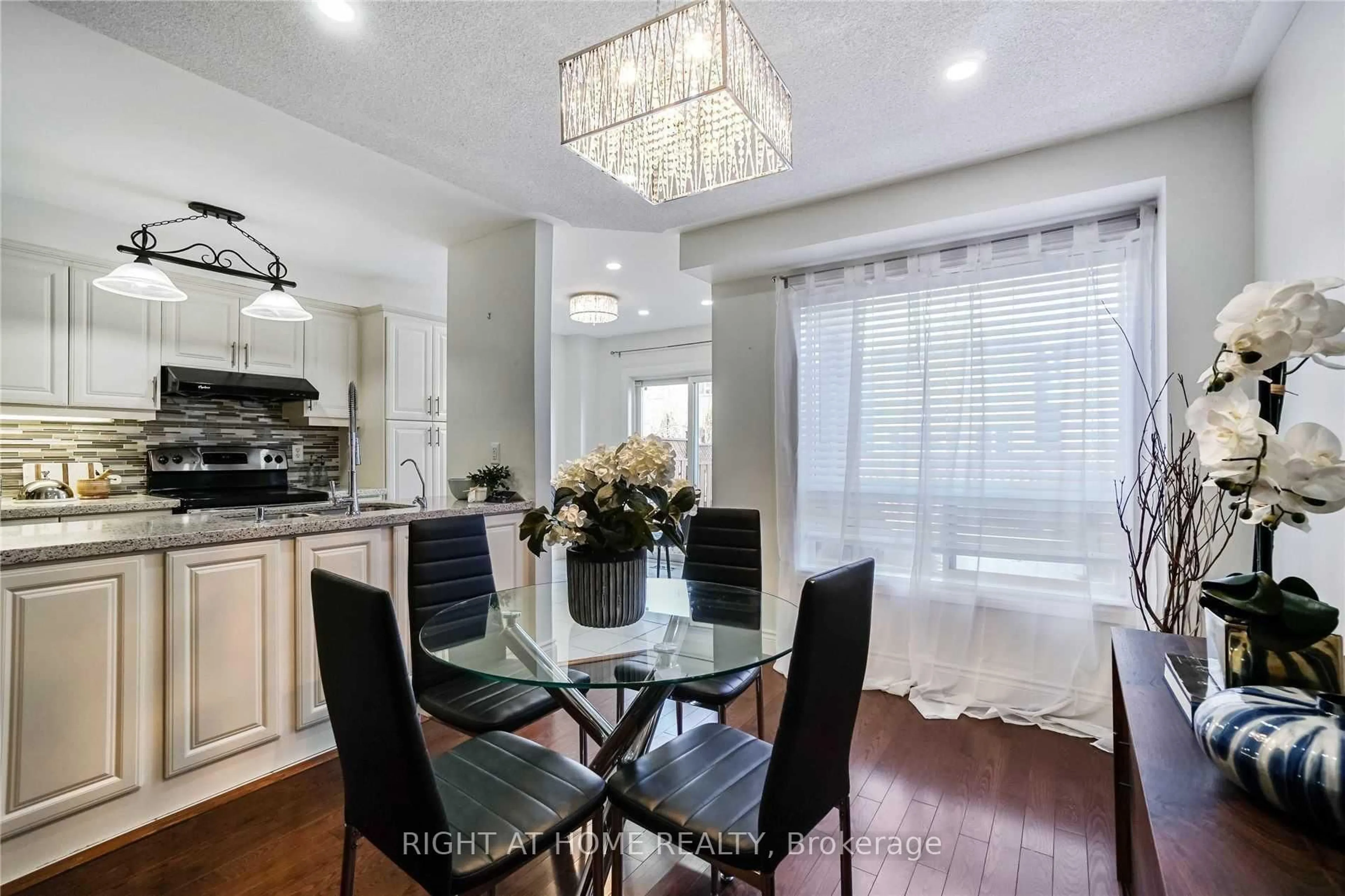 Dining room, wood/laminate floor for 7438 Magistrate Terr, Mississauga Ontario L5W 1L2