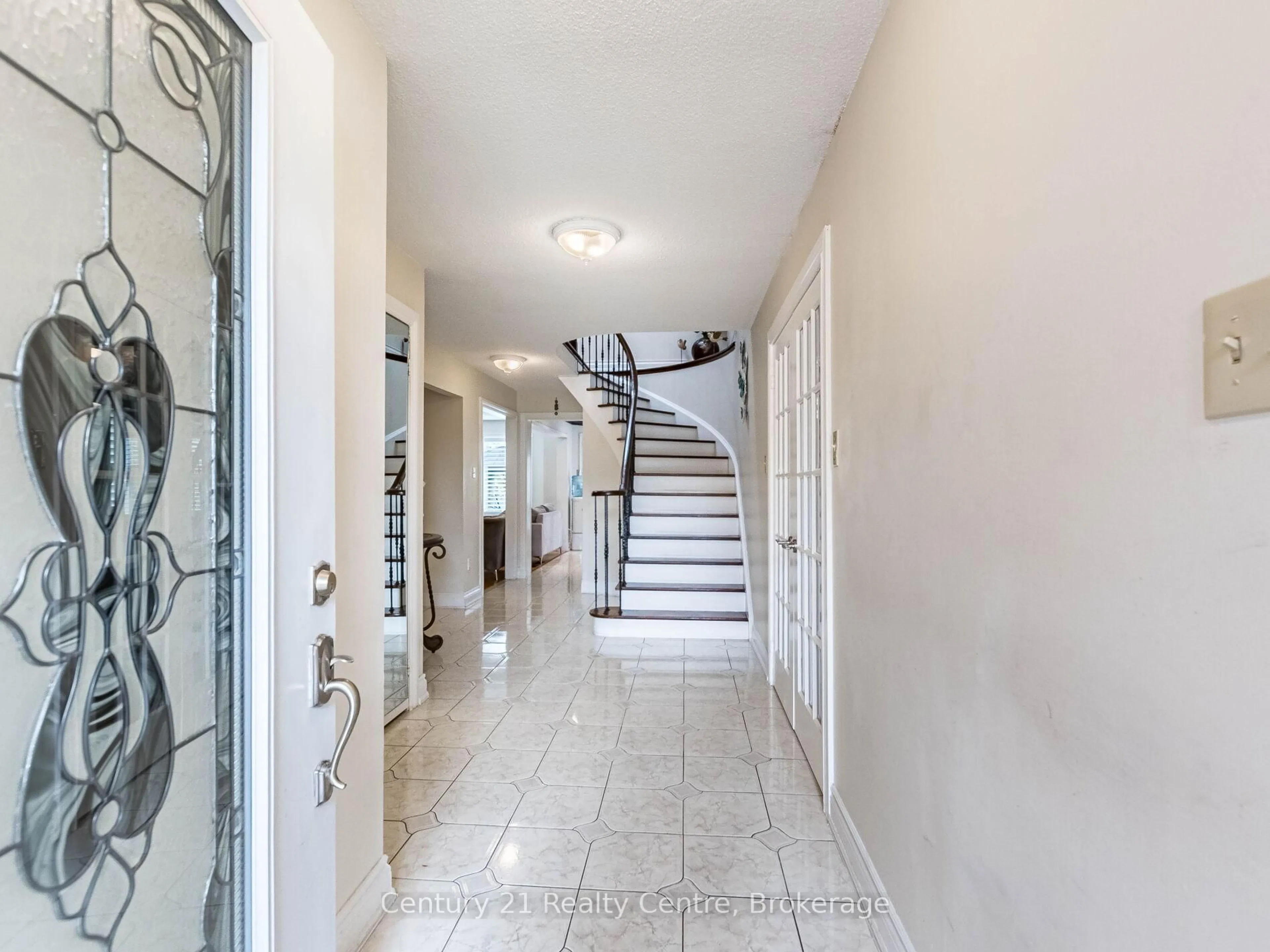 Indoor entryway for 3349 Loyalist Dr, Mississauga Ontario L5L 5T9