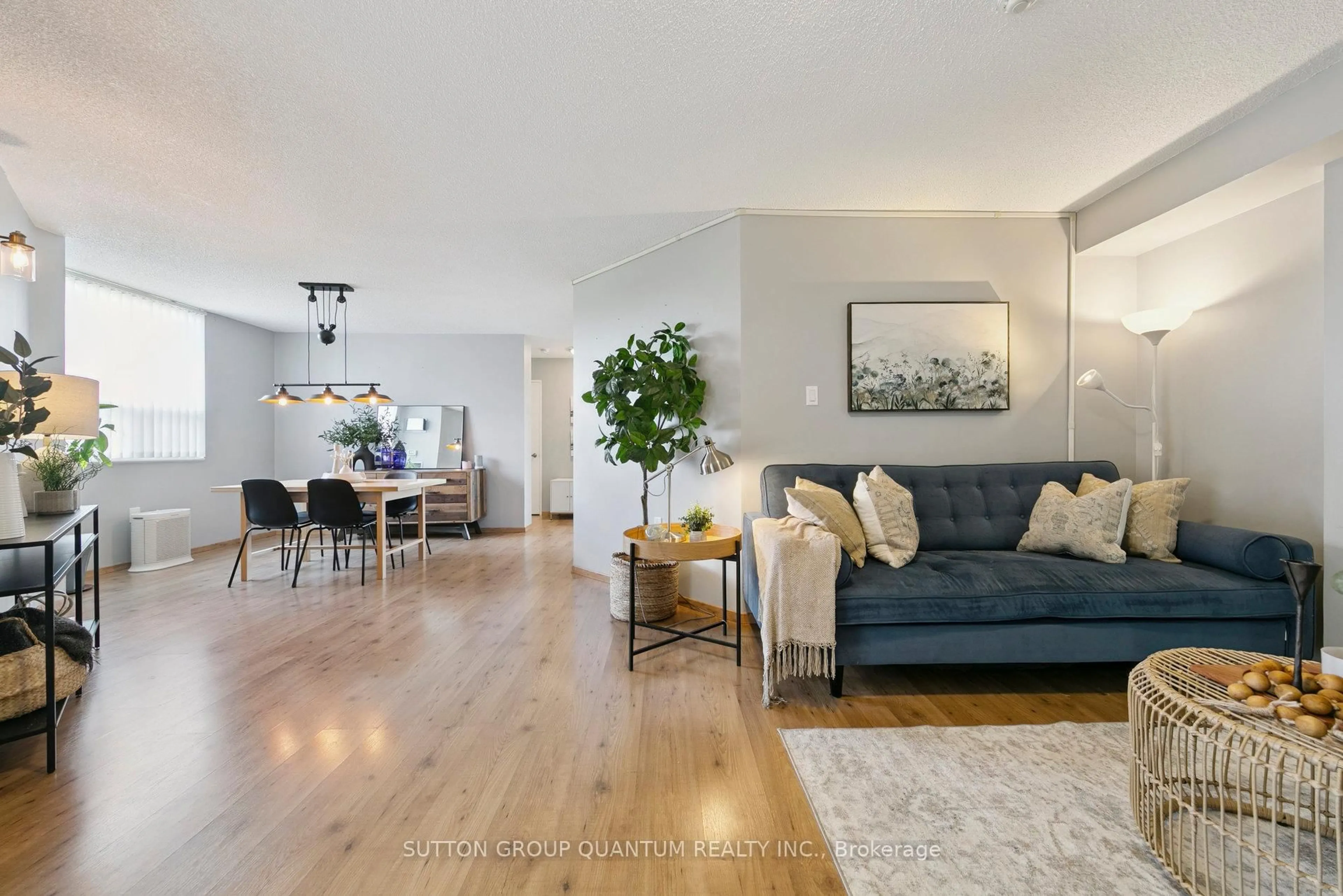 Living room with furniture, unknown for 1110 WALDEN Circ #611, Mississauga Ontario L5J 4R3