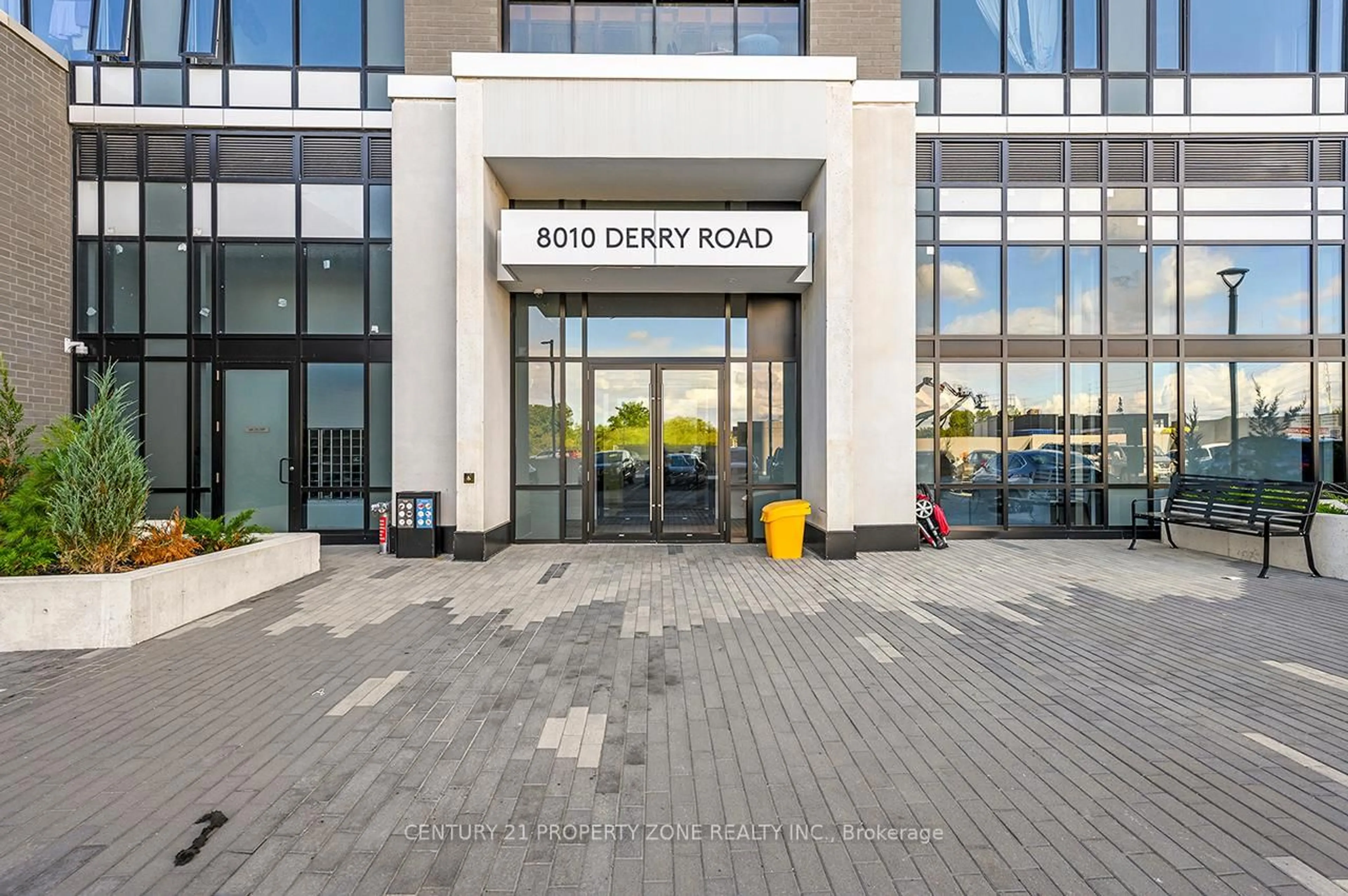 Indoor foyer for 8010 Derry Rd #TH 105, Milton Ontario L9T 2X5