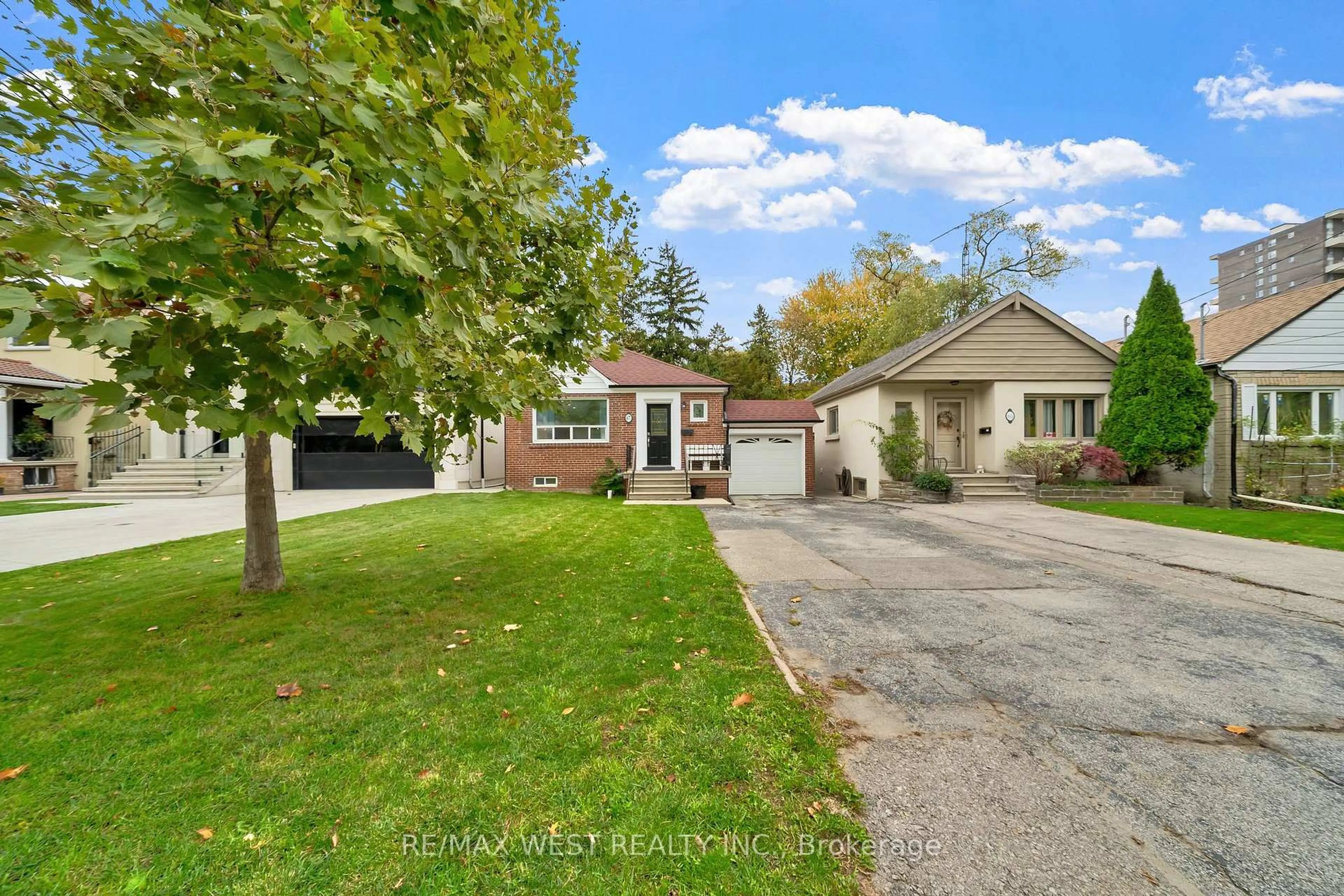 Unknown for 67 South Kingsway, Toronto Ontario M6S 3T4