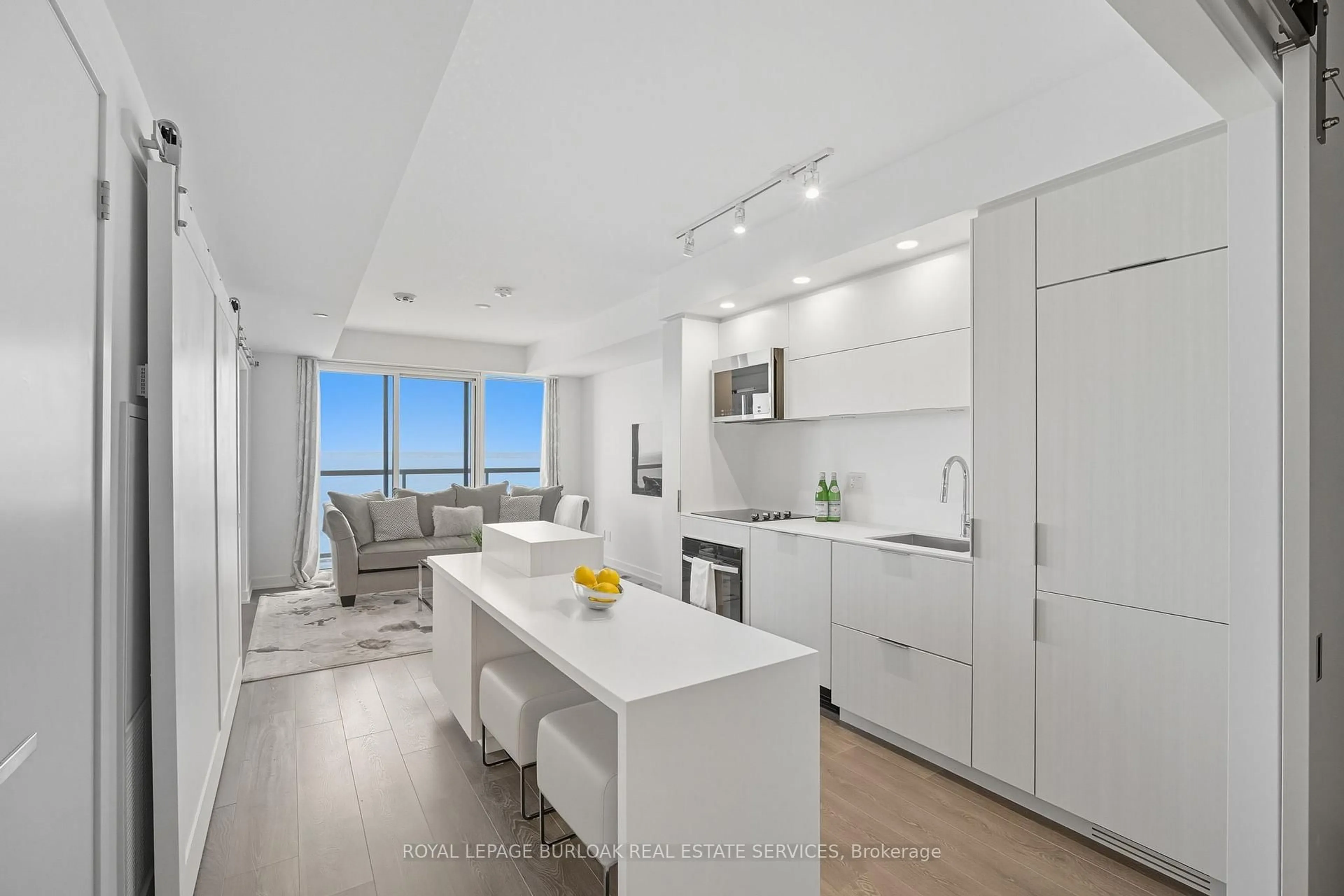 Open concept kitchen, ceramic/tile floor for 370 Martha St #1805, Burlington Ontario L7R 0G9