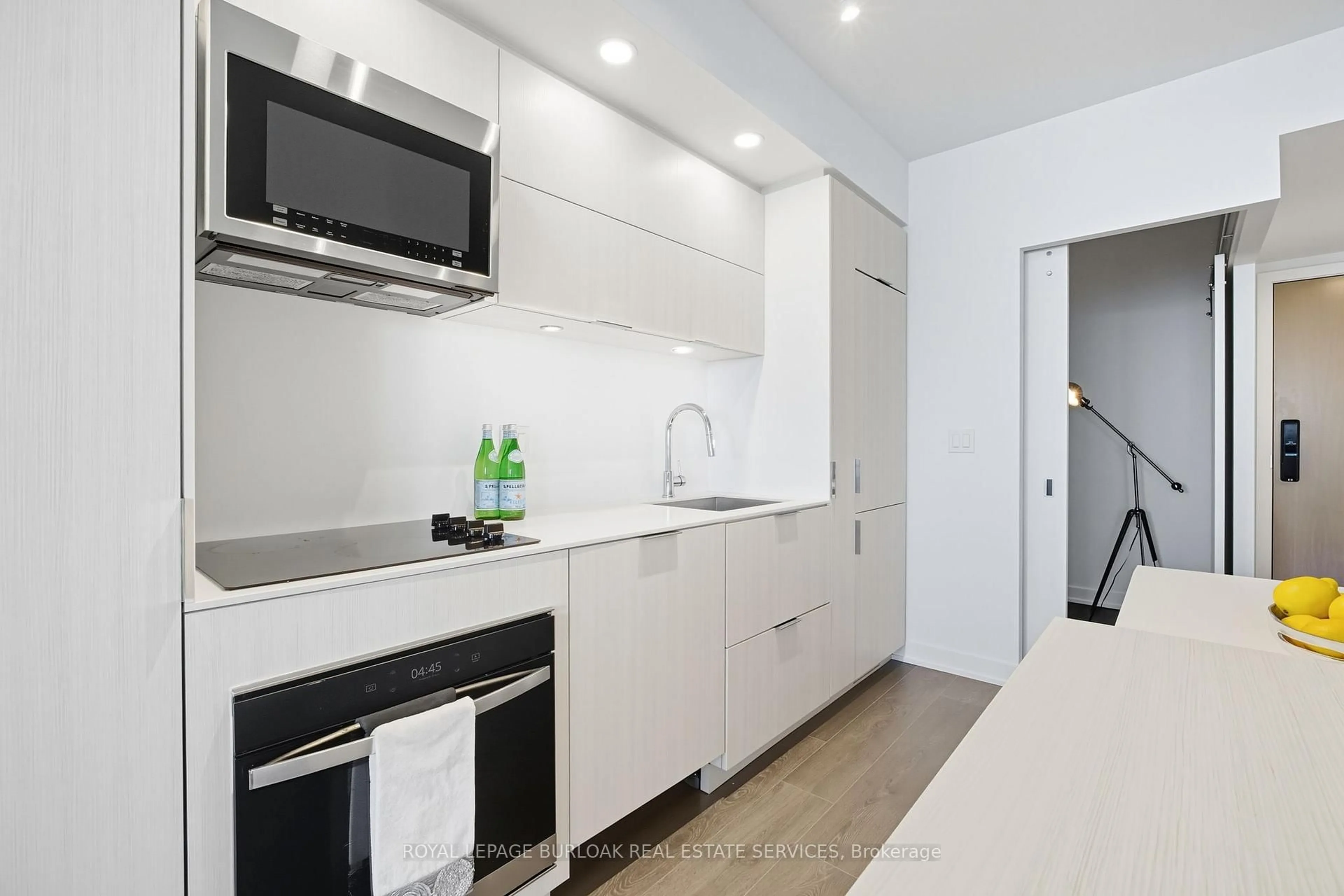 Standard kitchen, unknown for 370 Martha St #1805, Burlington Ontario L7R 0G9