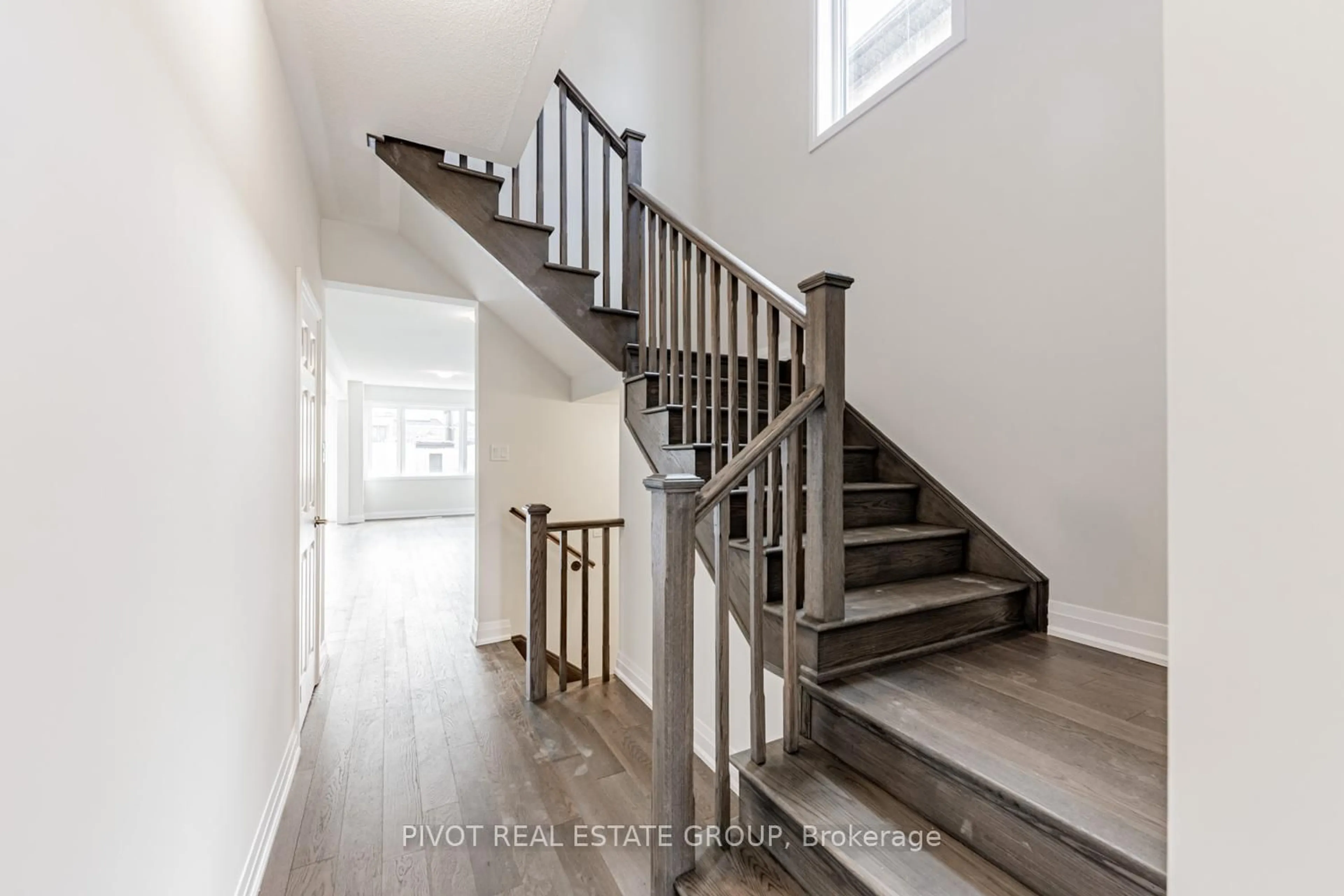 Stairs for 30 Lipscott Dr, Caledon Ontario L7C 4L2