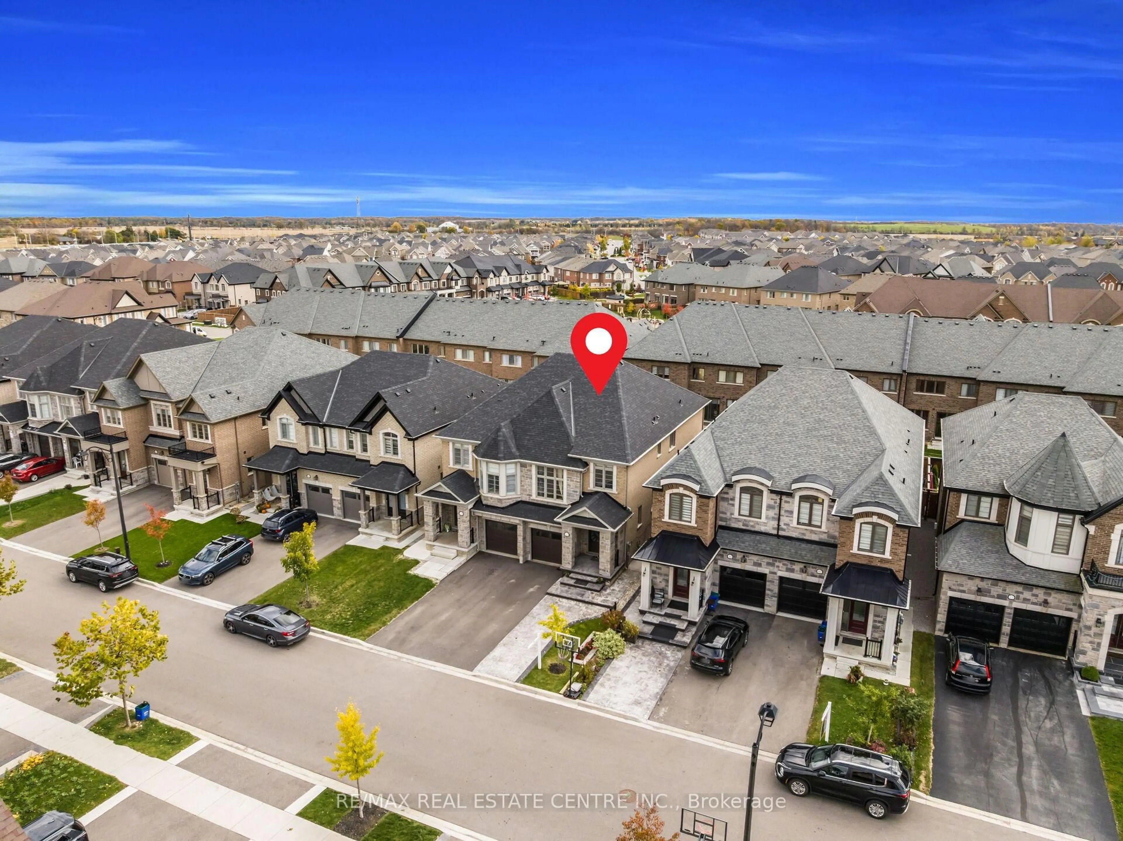 A pic from outside/outdoor area/front of a property/back of a property/a pic from drone, unknown for 488 parent place St, Milton Ontario L9E 1L4