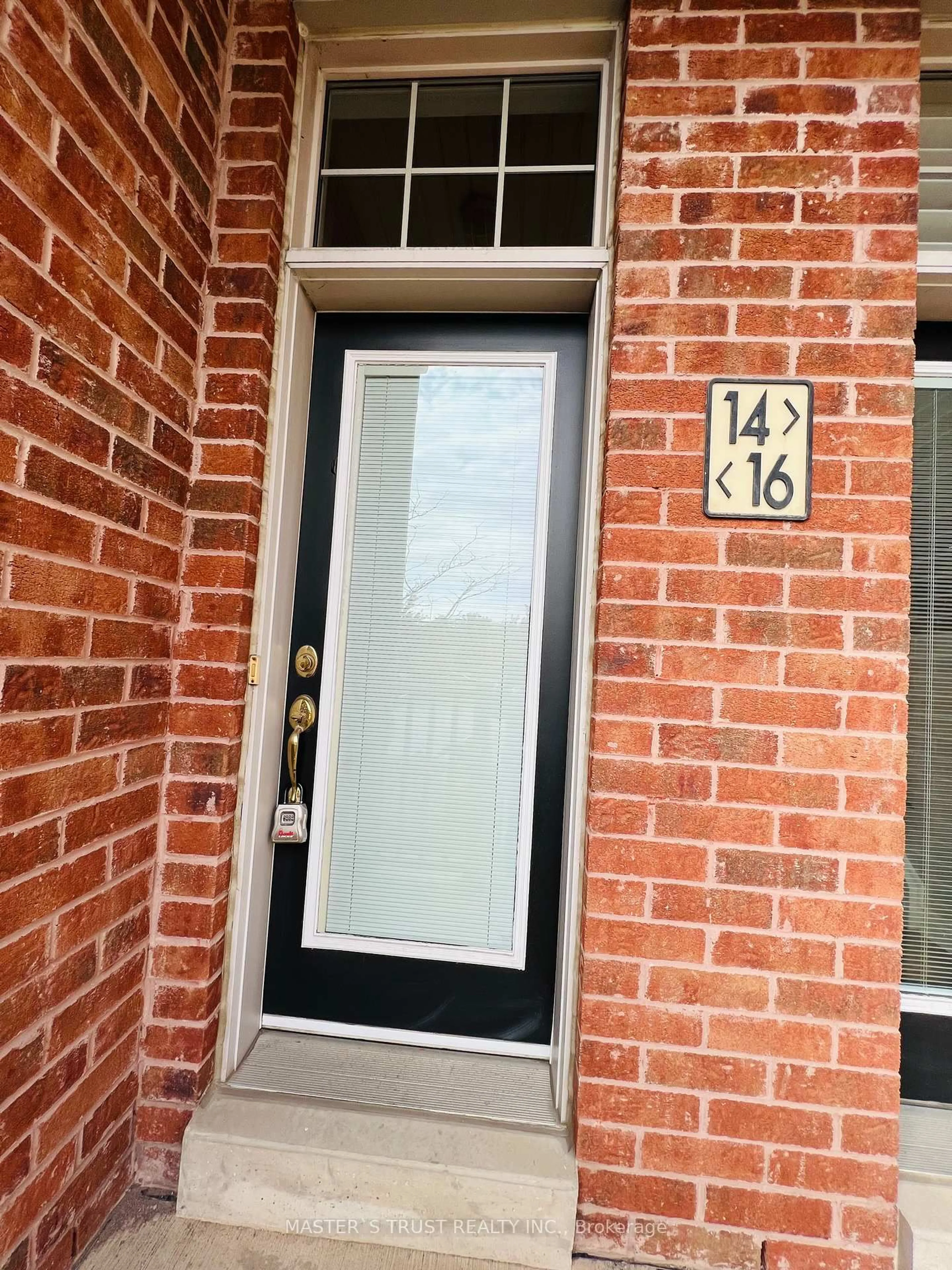 Indoor entryway for 3335 Thomas St #16, Mississauga Ontario L5M 0N7