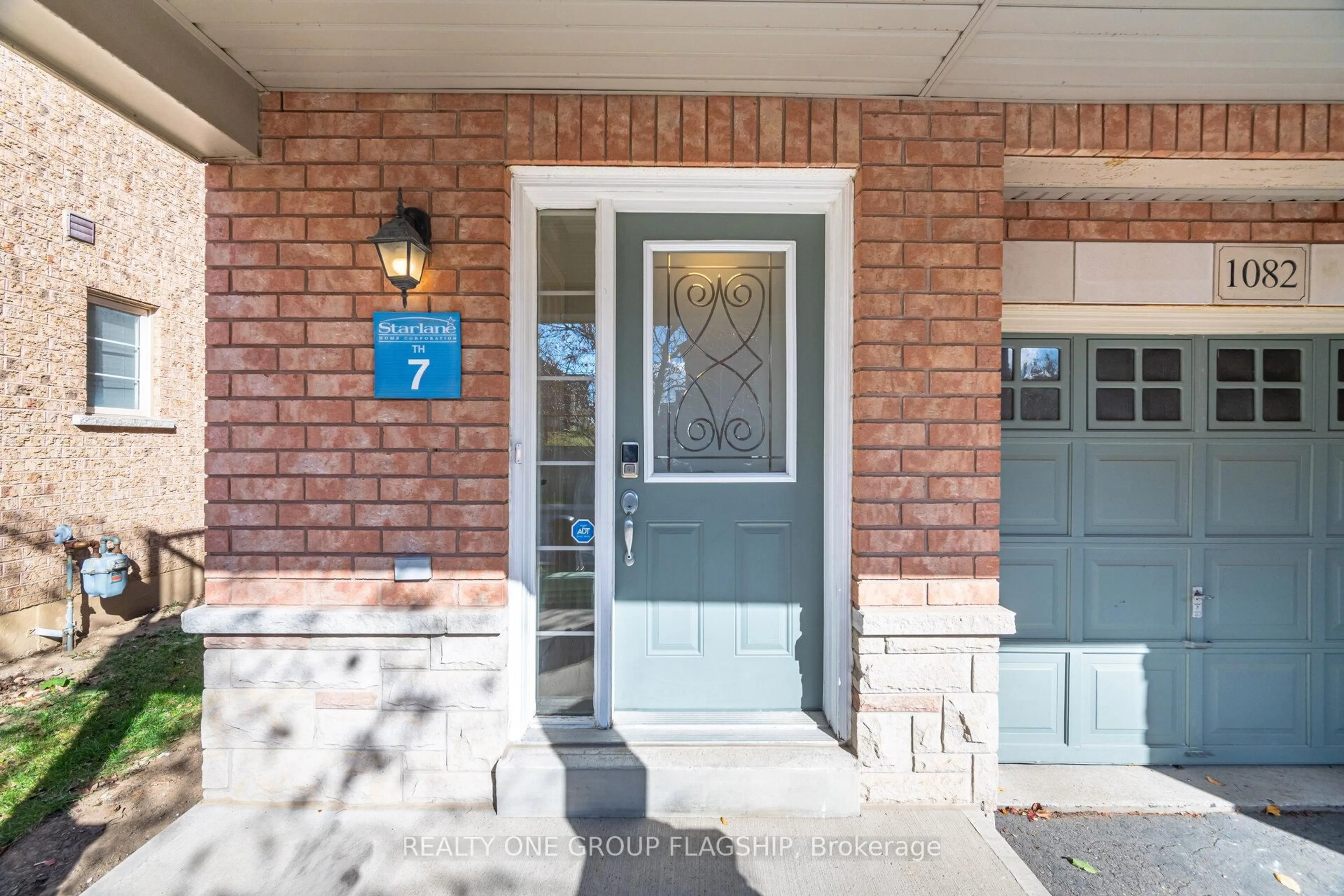 Indoor entryway for 1082 Felicity Cres, Mississauga Ontario L5V 0B2