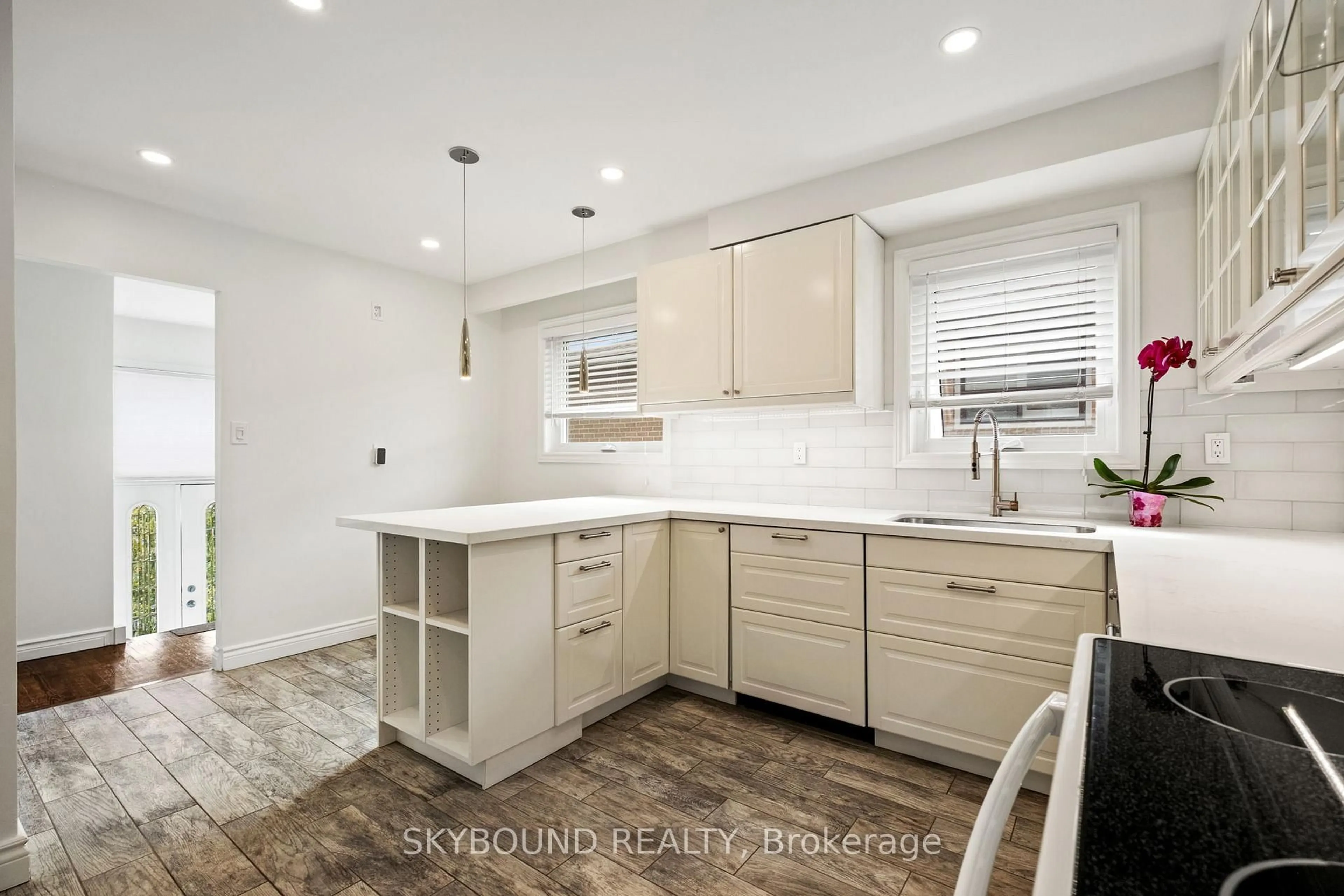 Contemporary kitchen, ceramic/tile floor for 471 Fergo Ave, Mississauga Ontario L5B 2J2