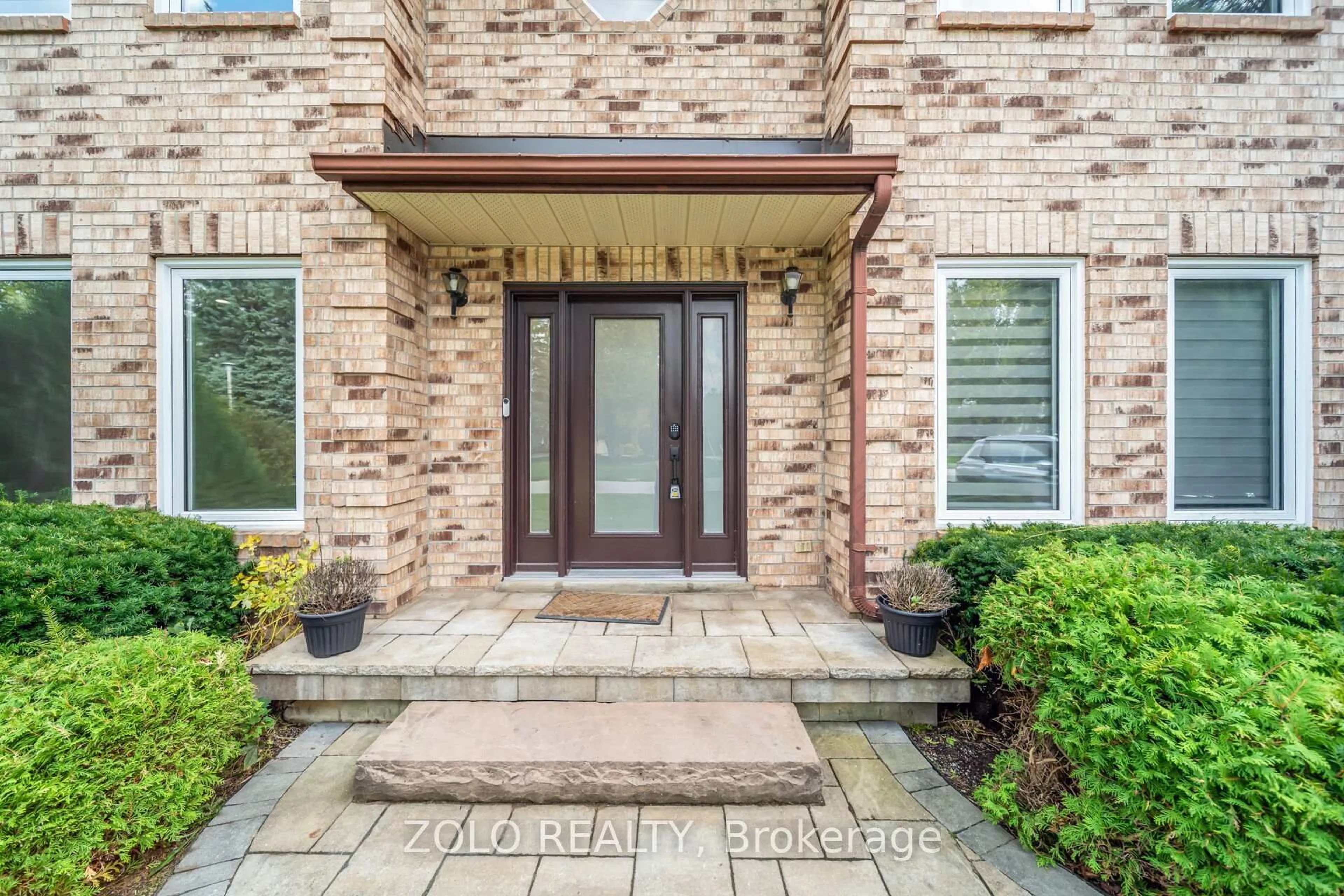 Indoor entryway for 13 Ivan Ave, Caledon Ontario L7C 1G1