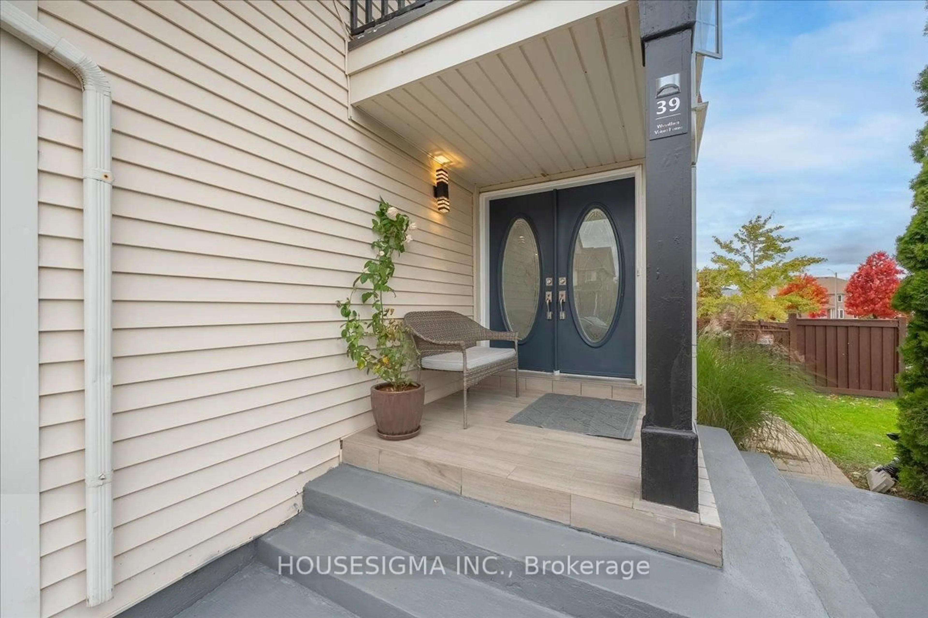Indoor entryway for 39 Weather Vane Lane, Brampton Ontario L6X 4R4