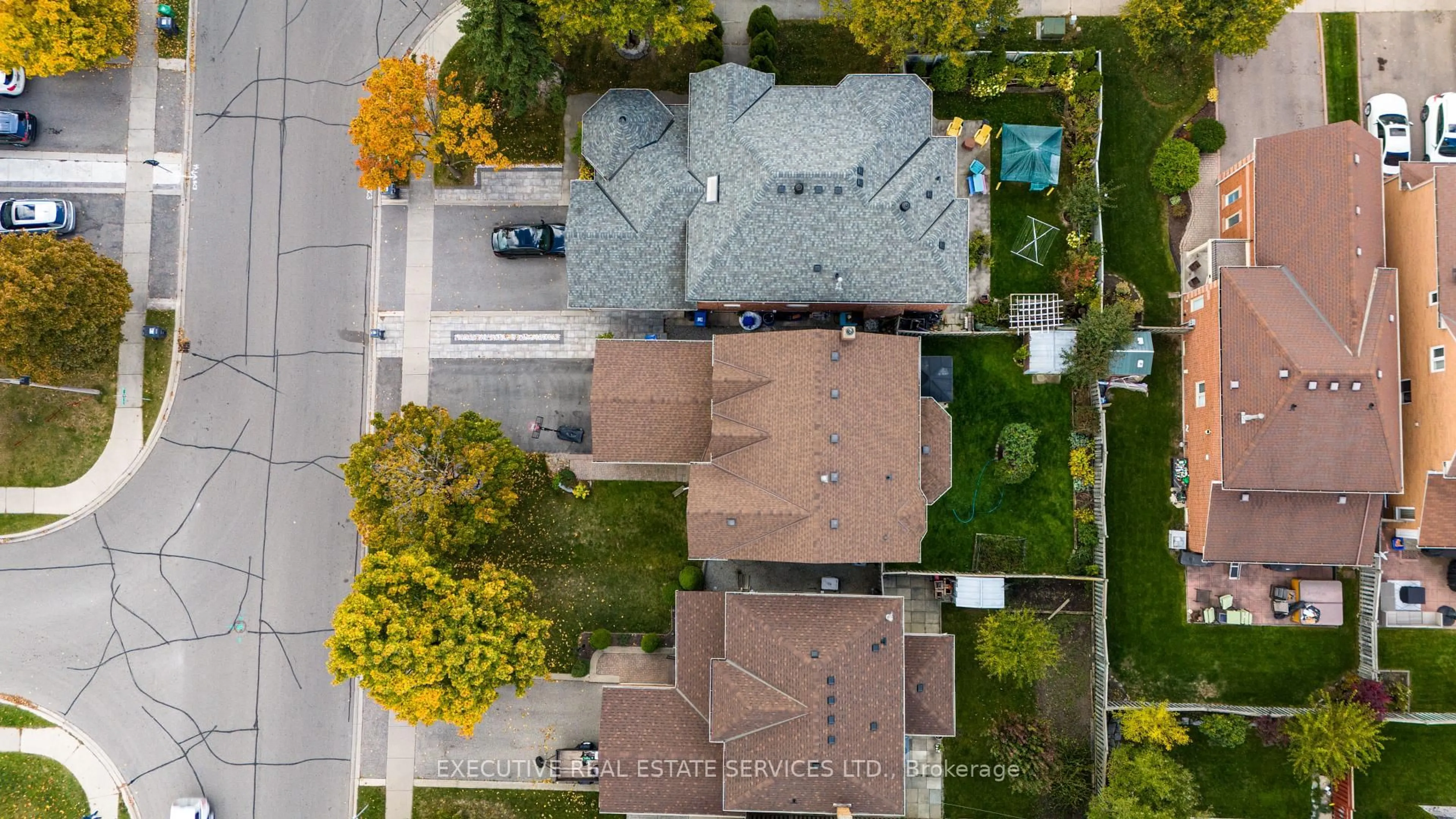 A pic from outside/outdoor area/front of a property/back of a property/a pic from drone, street for 48 Eagleridge Dr, Brampton Ontario L6R 1E9