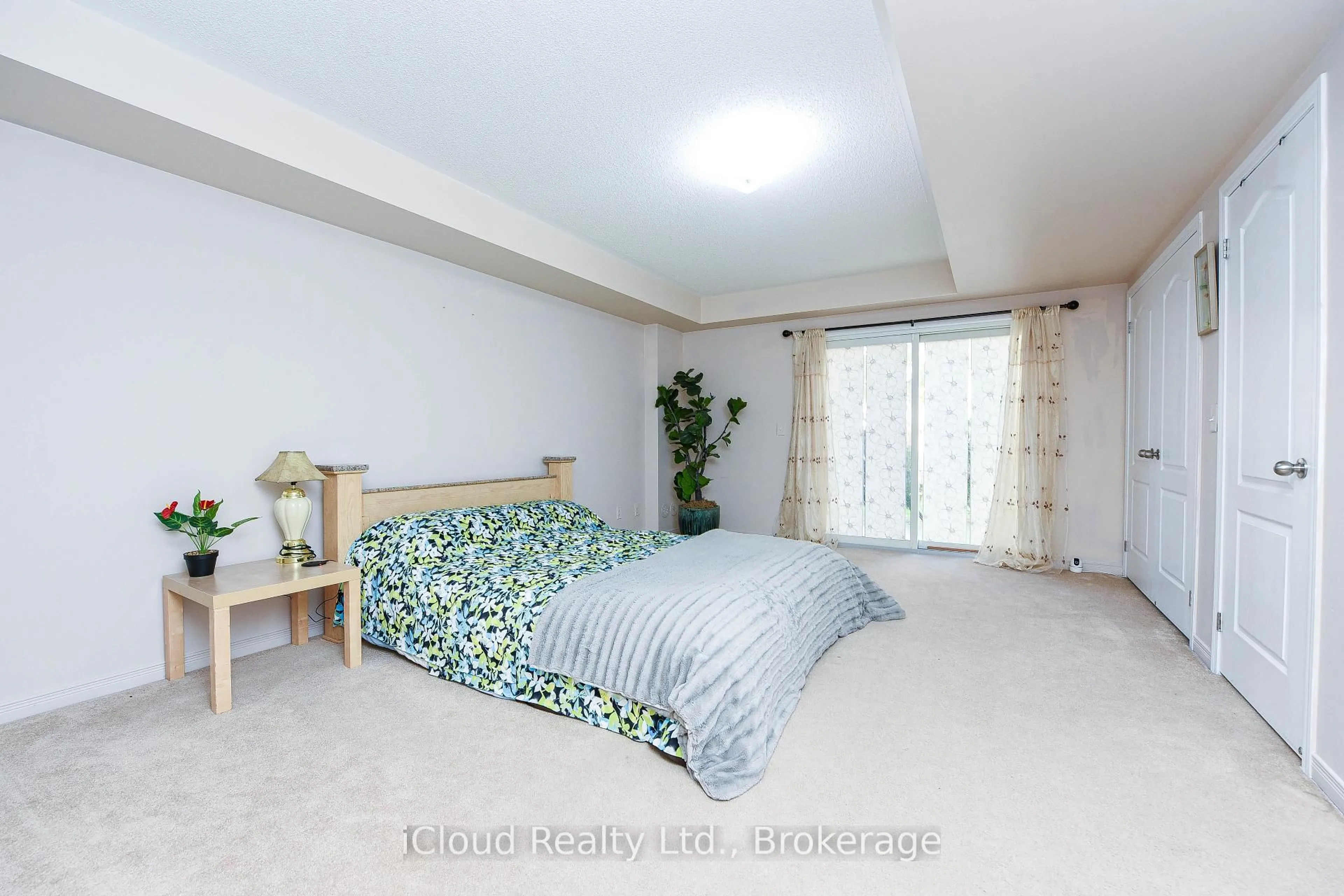 Bedroom with bed, carpet floor for 103 Cedar Lake Cres, Brampton Ontario L6Y 0R1