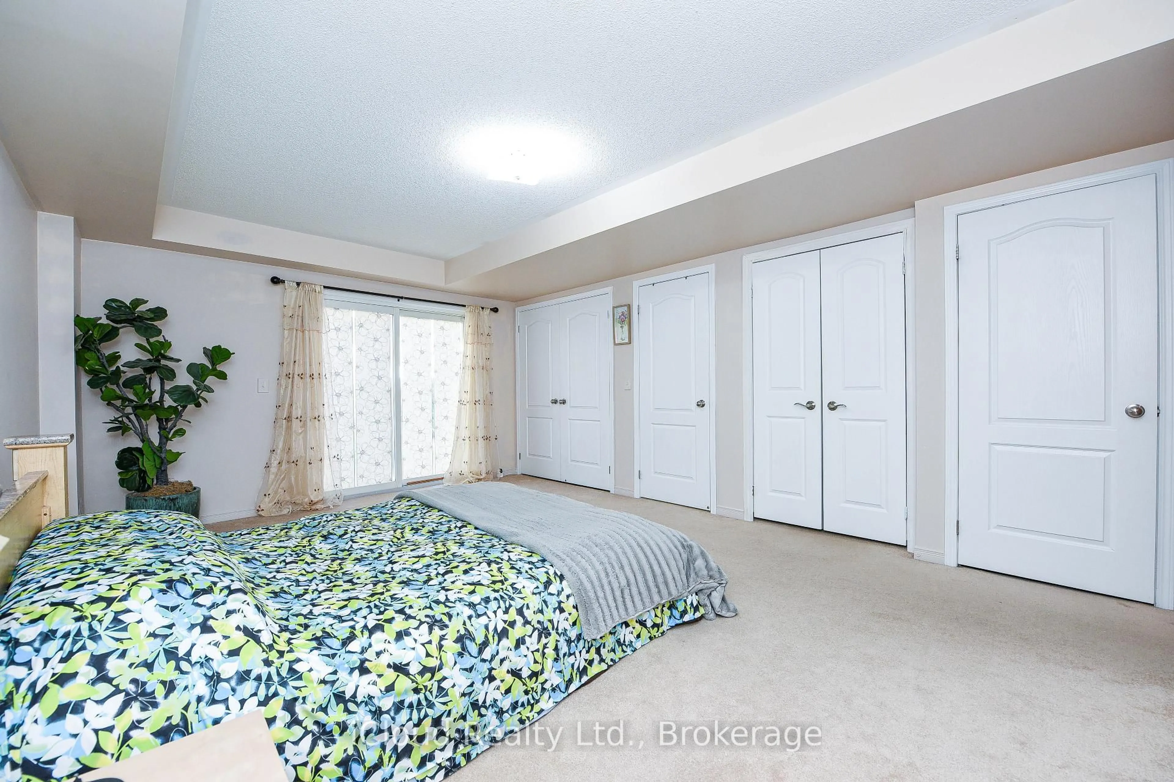 A pic of a room for 103 Cedar Lake Cres, Brampton Ontario L6Y 0R1