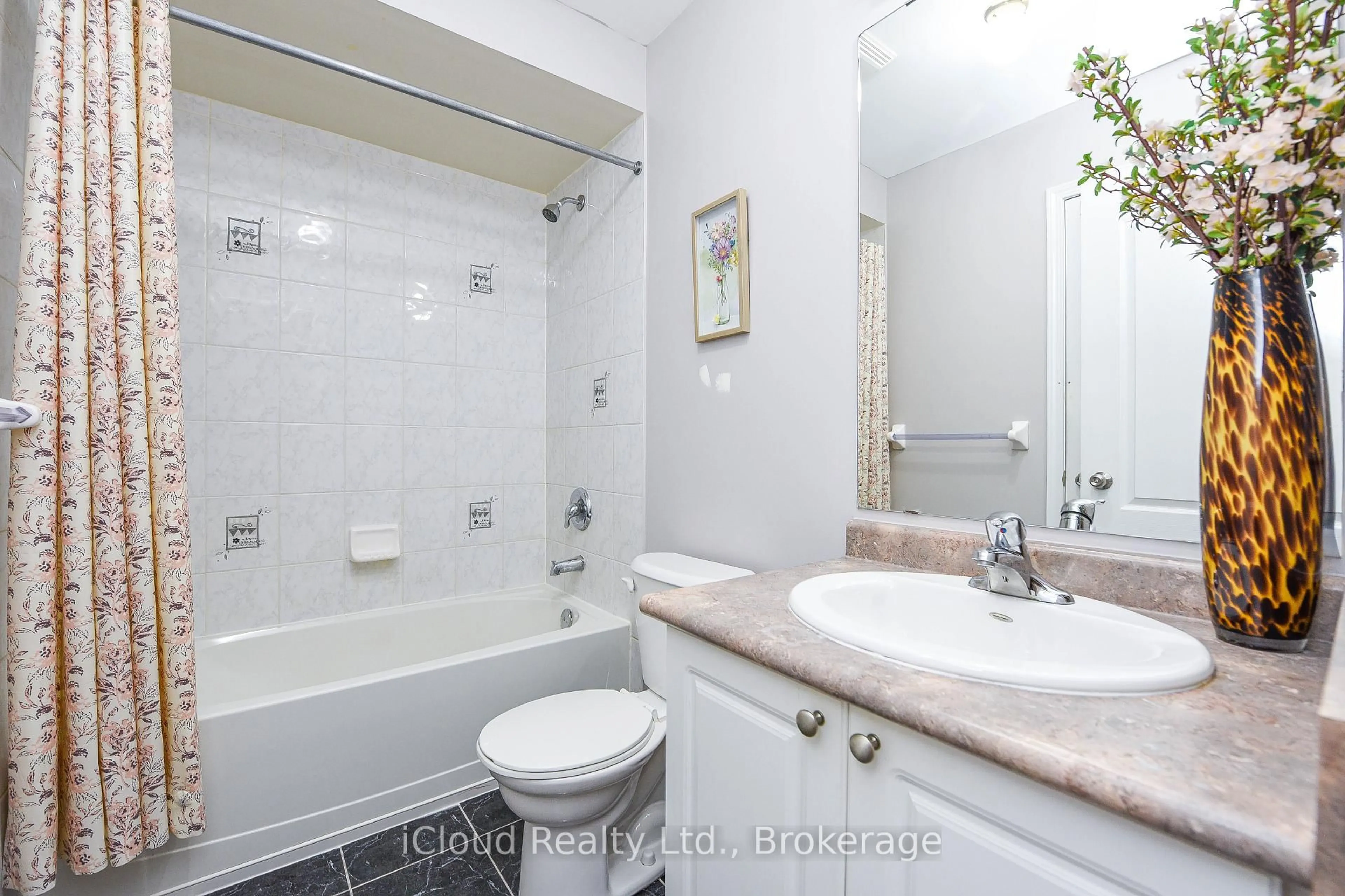 Standard bathroom, ceramic/tile floor for 103 Cedar Lake Cres, Brampton Ontario L6Y 0R1