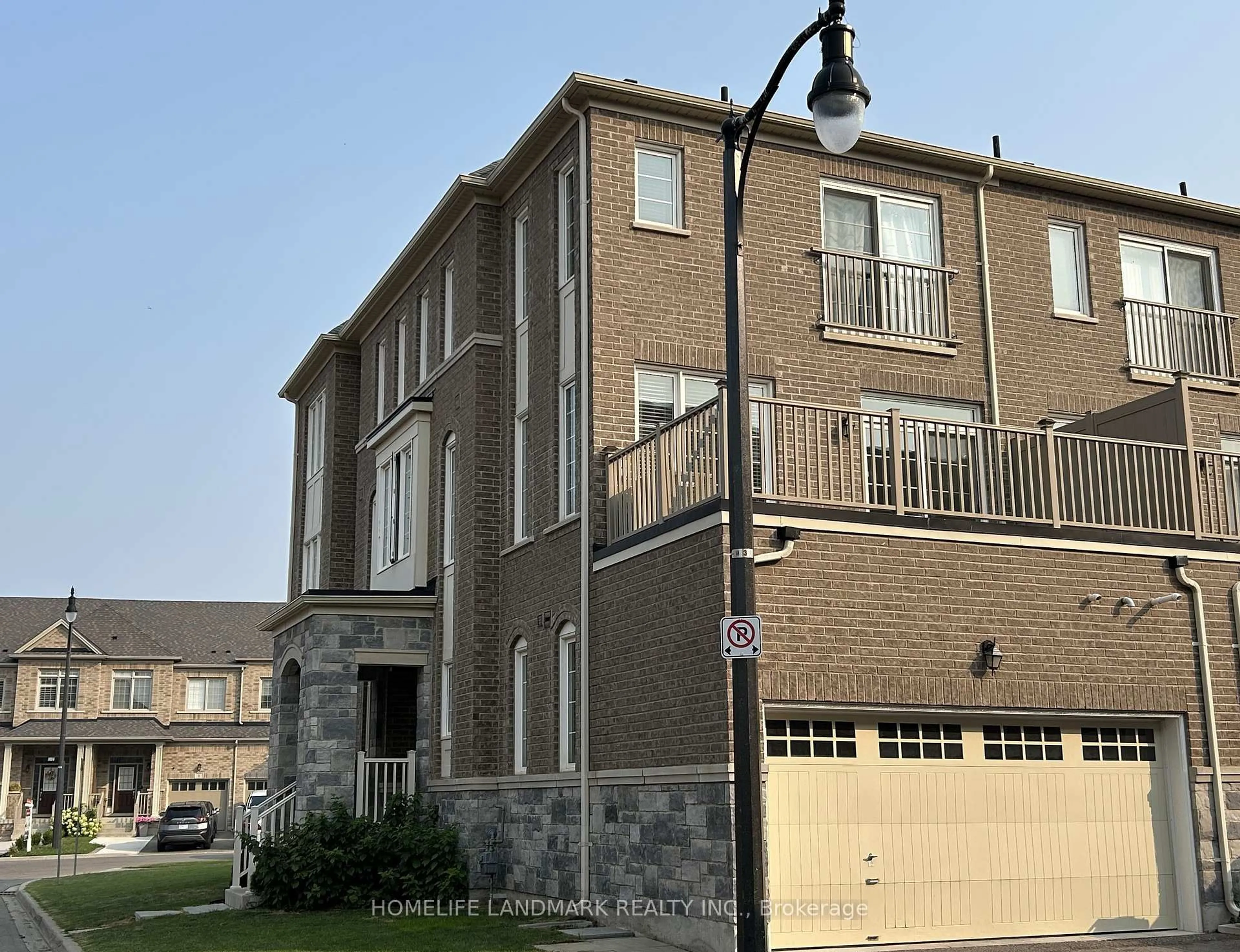 Home with brick exterior material, street for 3 Temple Manor Rd, Brampton Ontario L6Y 6C5