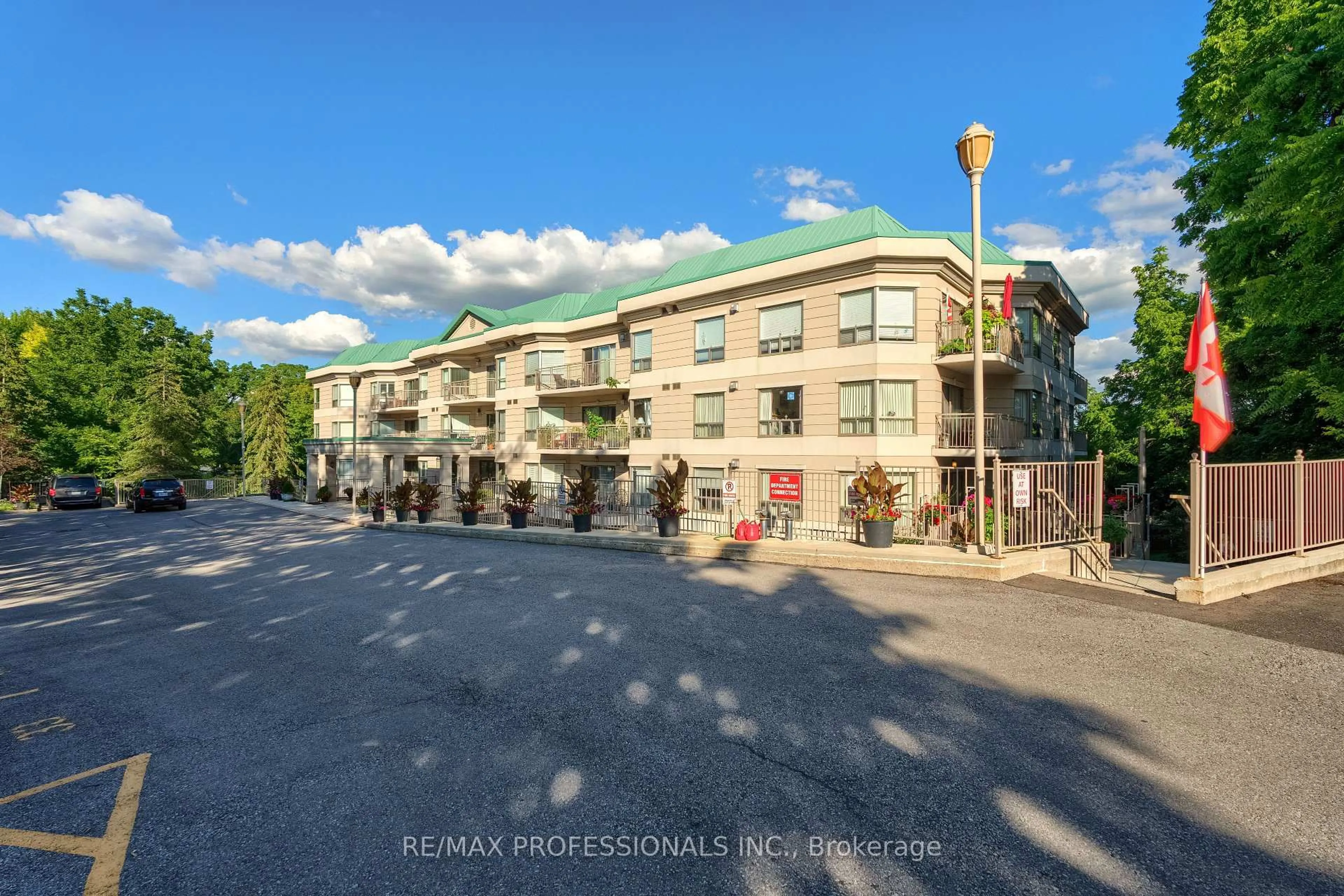 Unknown for 24 Chapel St #206, Halton Hills Ontario L7G 6A7