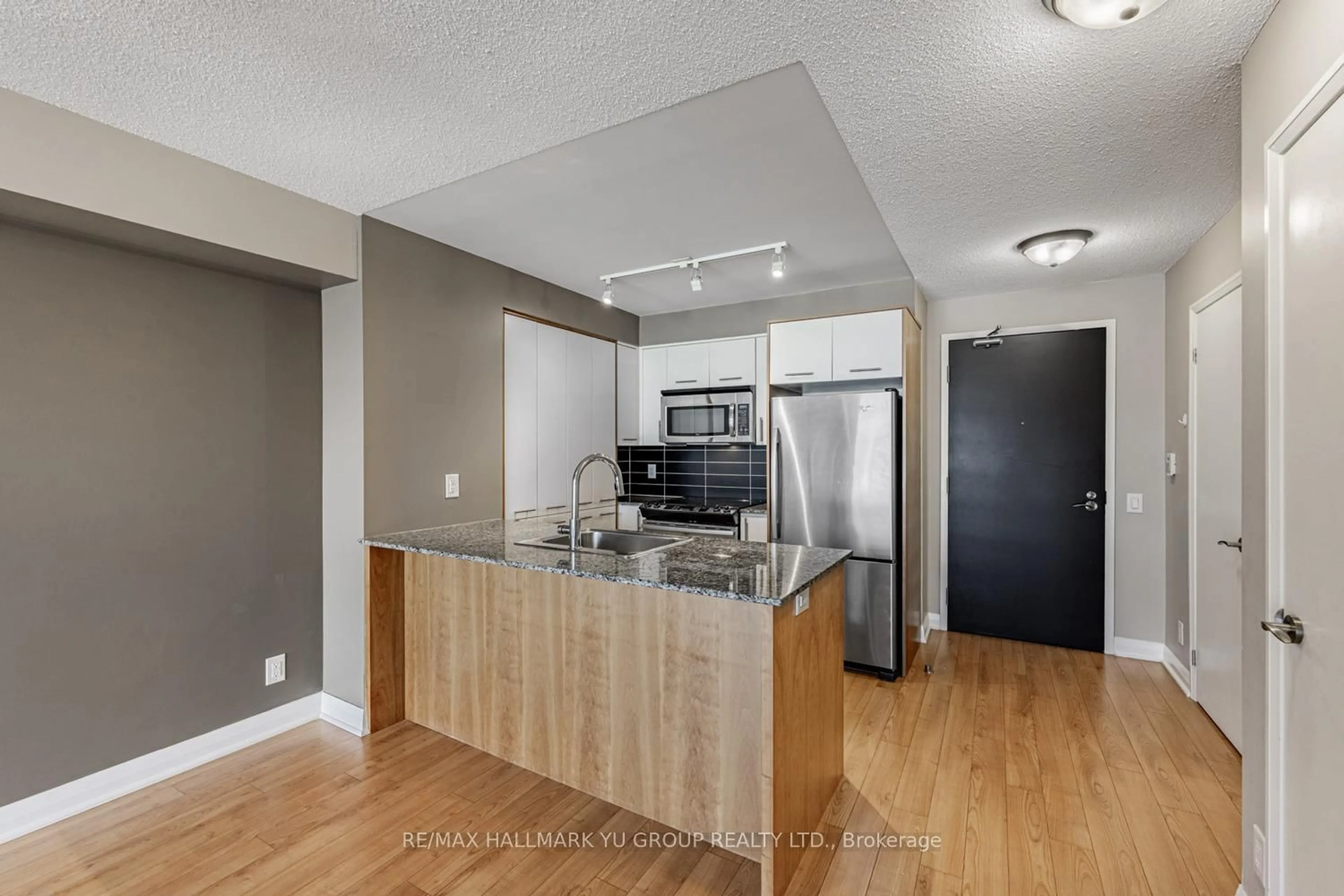 Open concept kitchen, unknown for 1 Valhalla Inn Rd #1008, Toronto Ontario M9B 1S9