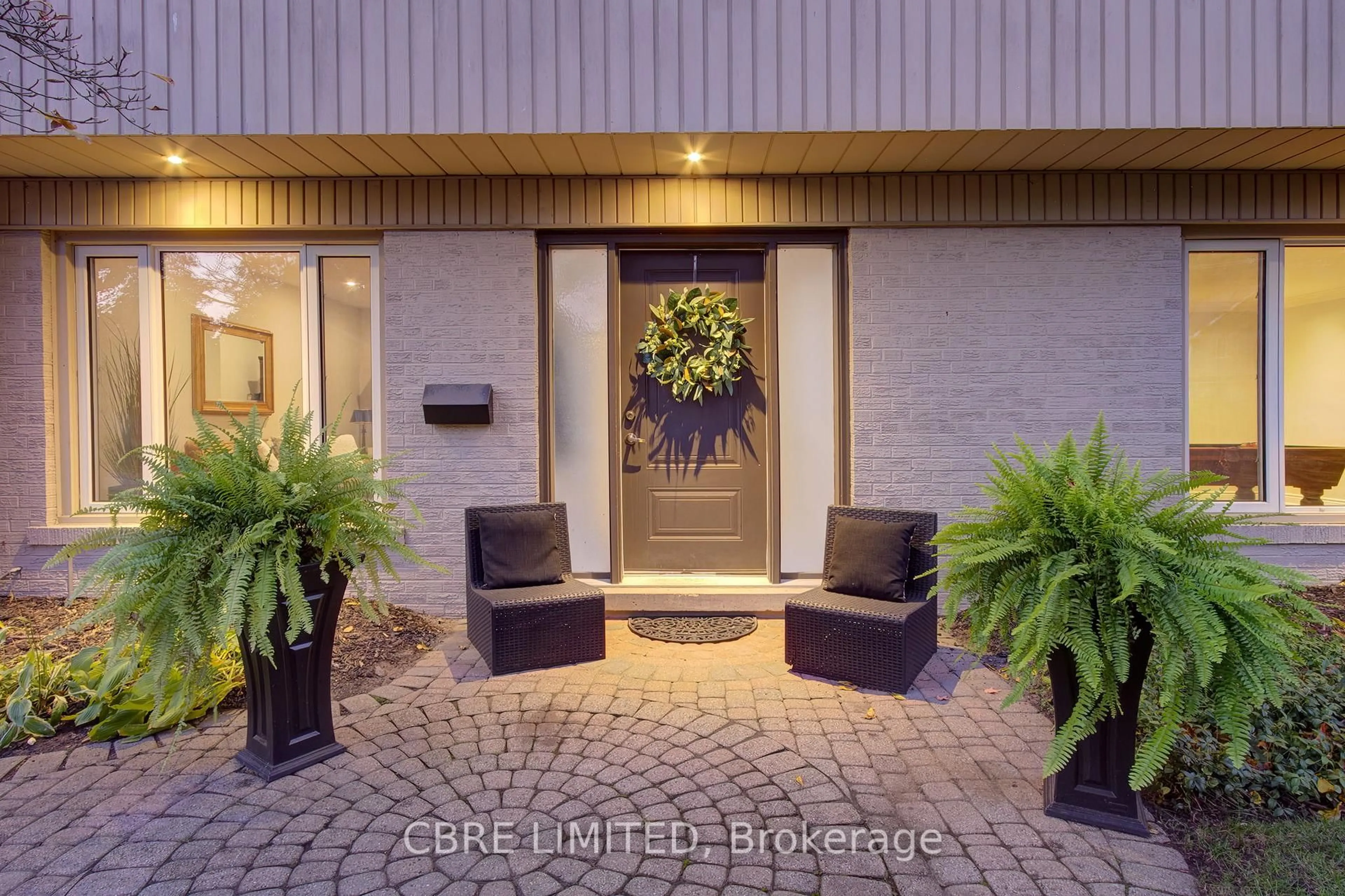 Indoor entryway for 1385 Birchwood Dr, Mississauga Ontario L5J 1T3