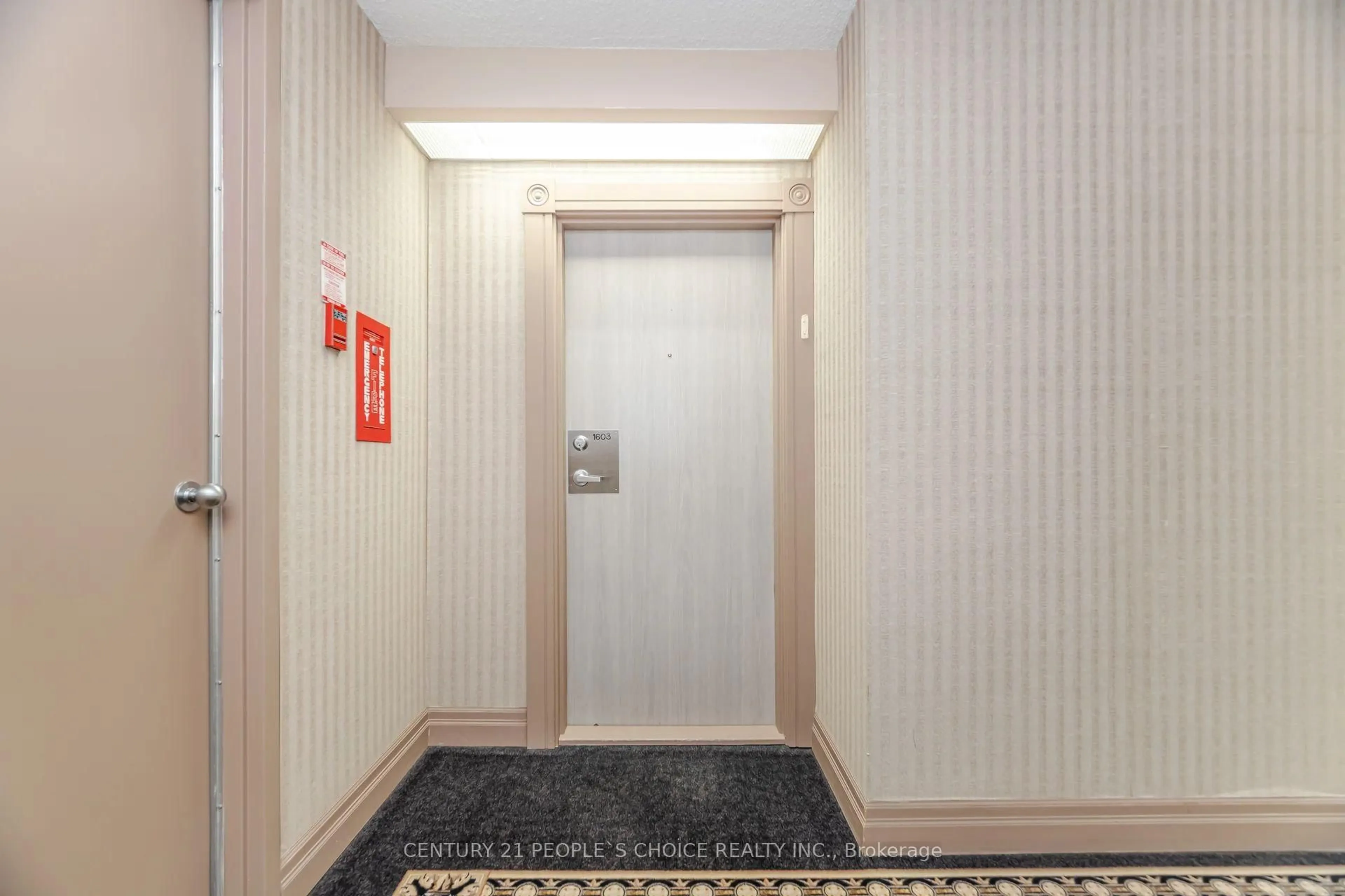 Indoor foyer for 3605 Kariya Dr #1603, Mississauga Ontario L5B 3J4