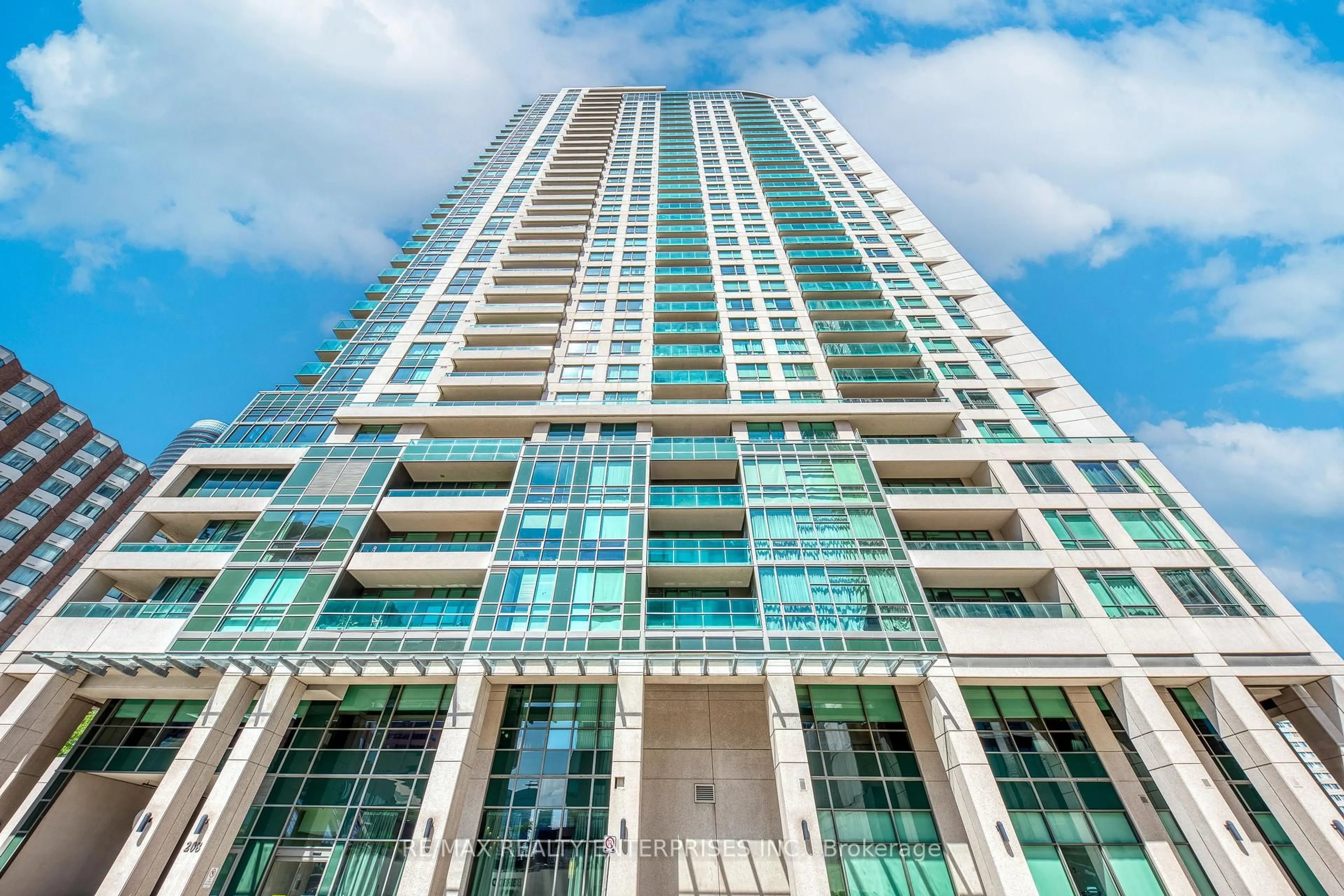 Indoor foyer for 208 Enfield Pl #3302, Mississauga Ontario L5B 0G8