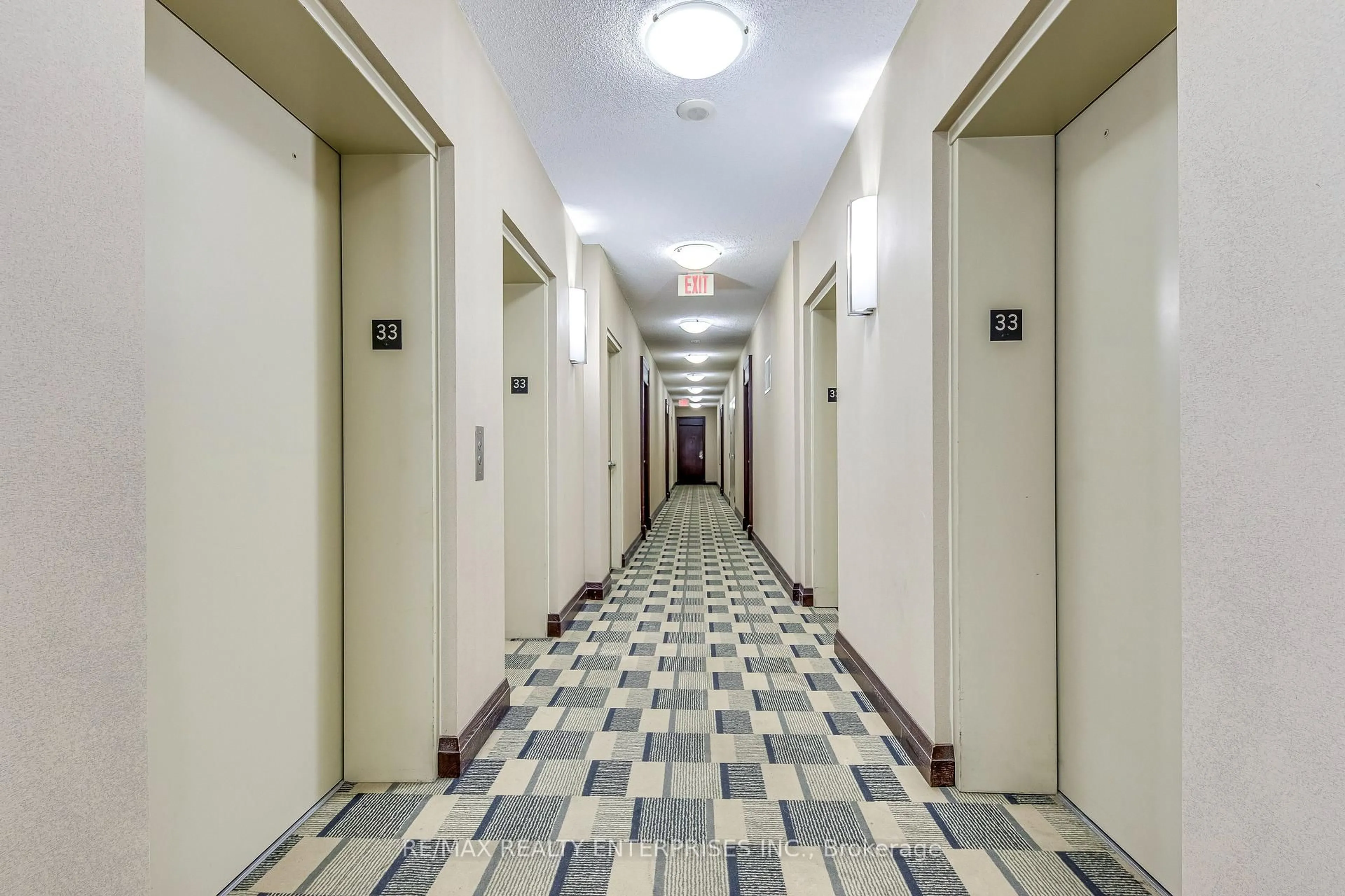 Indoor foyer for 208 Enfield Pl #3302, Mississauga Ontario L5B 0G8