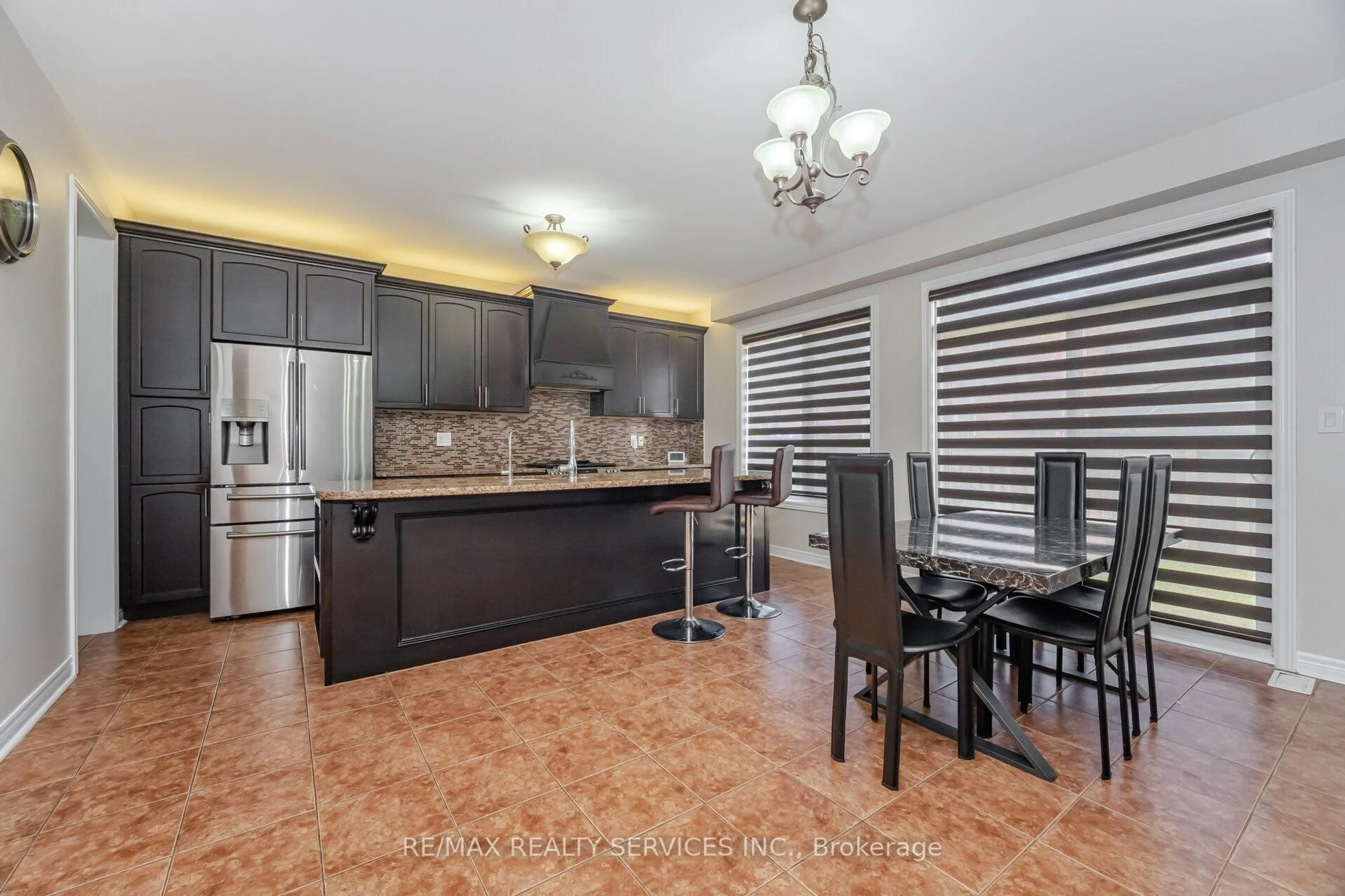 Open concept kitchen, ceramic/tile floor for 232 Sussexvale Dr, Brampton Ontario L6R 3S3
