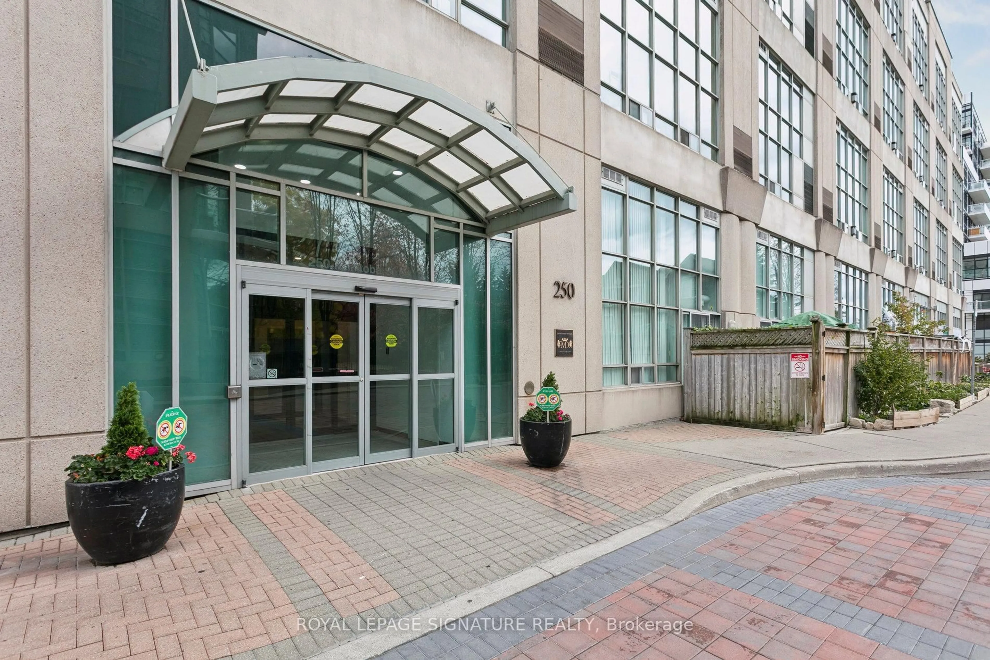 Indoor foyer for 250 Manitoba St #111, Toronto Ontario M8Y 4G8