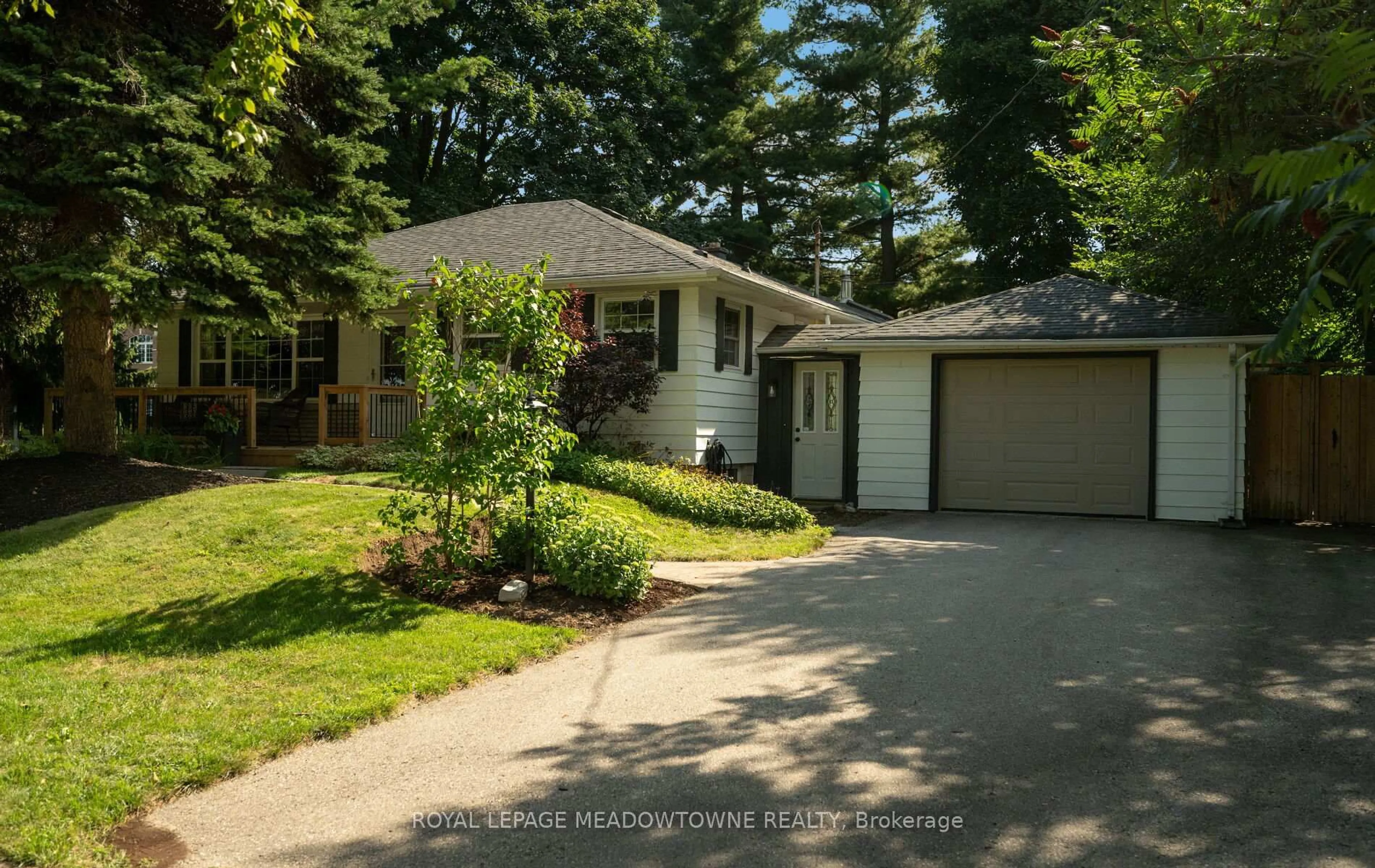 Home with vinyl exterior material, street for 10182 Tenth Line, Halton Hills Ontario L0P 1K0