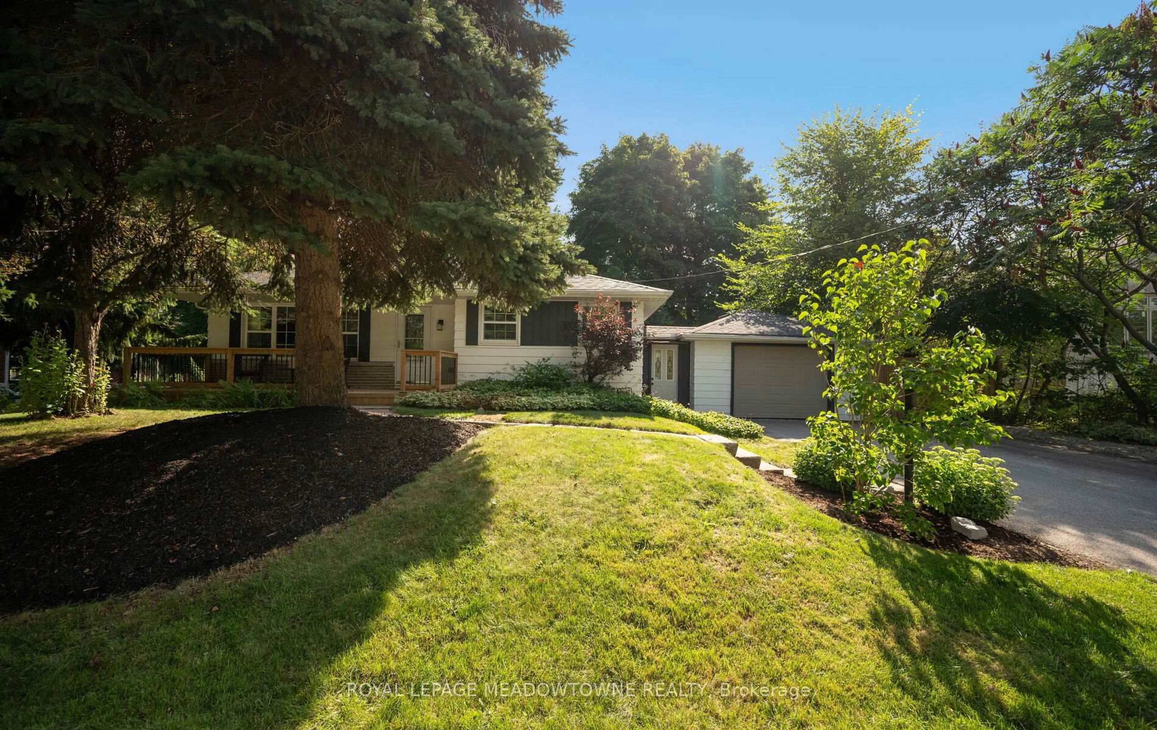 A pic from outside/outdoor area/front of a property/back of a property/a pic from drone, unknown for 10182 Tenth Line, Halton Hills Ontario L0P 1K0