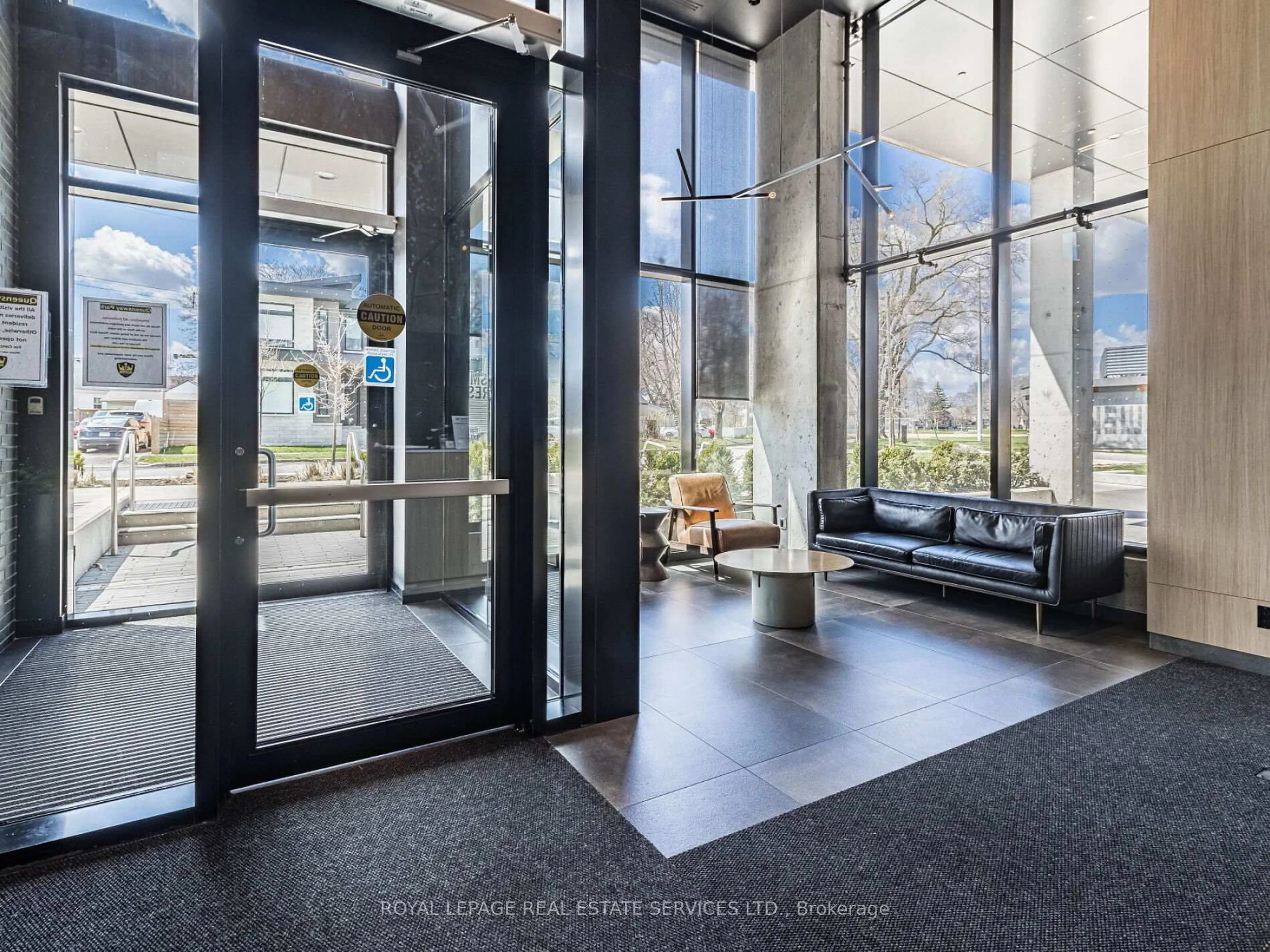 Indoor foyer for 7 Smith Cres #312, Toronto Ontario M8Z 0Z3