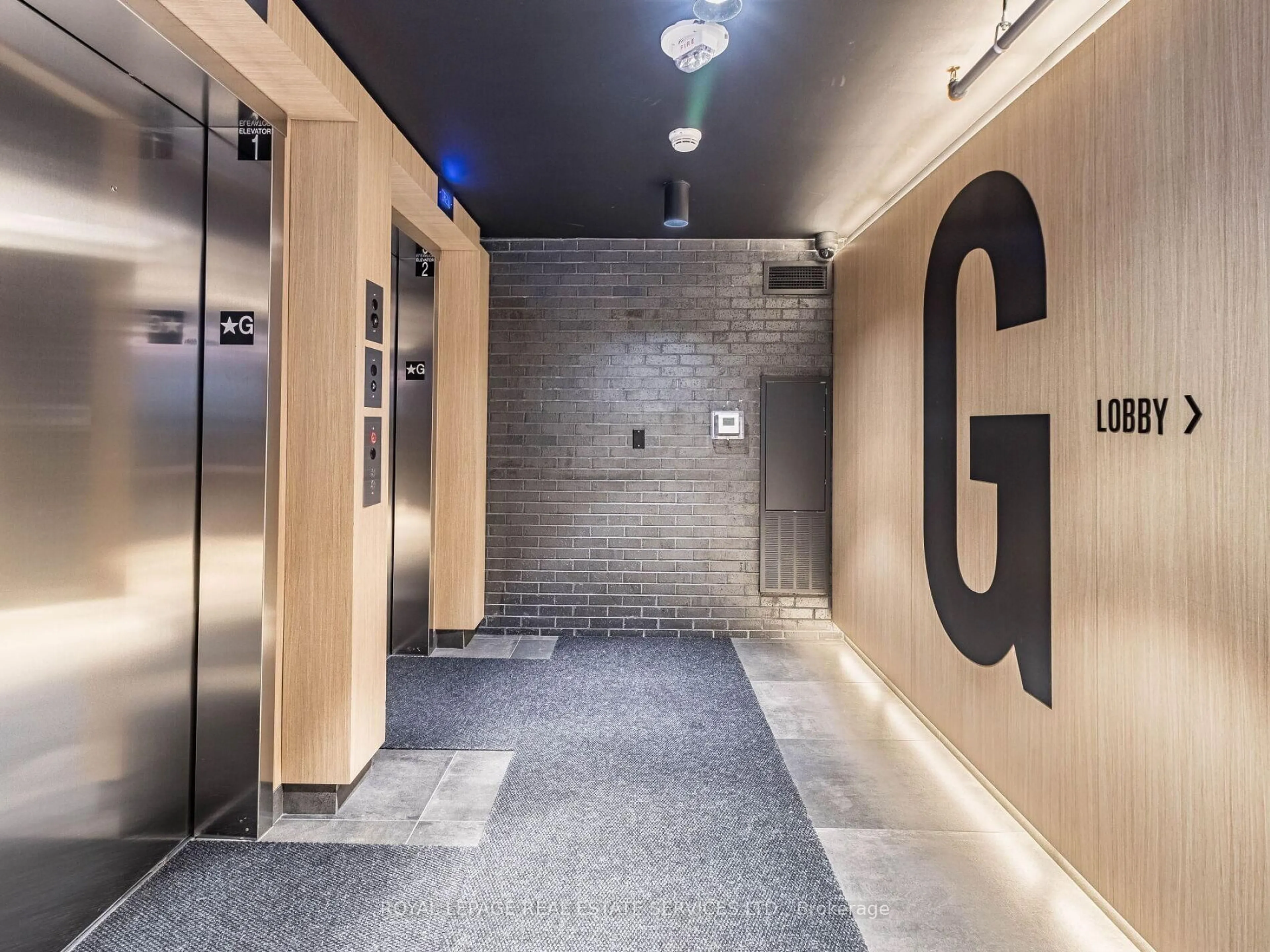 Indoor foyer for 7 Smith Cres #312, Toronto Ontario M8Z 0Z3