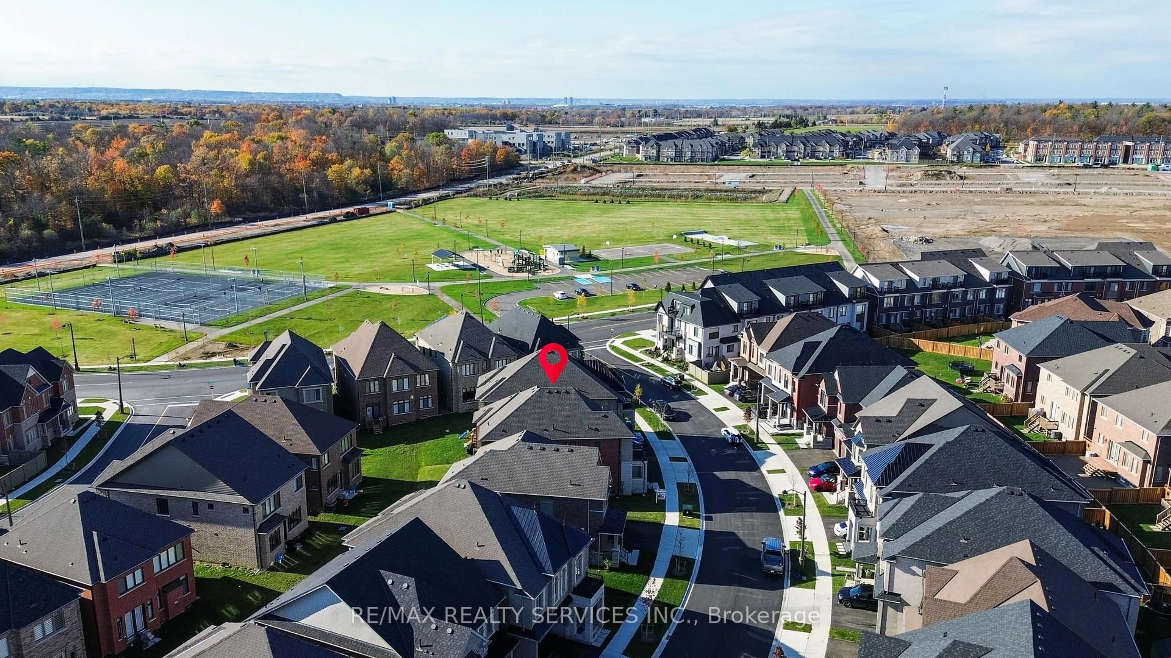 A pic from outside/outdoor area/front of a property/back of a property/a pic from drone, unknown for 3444 Mosley Gate, Oakville Ontario L6H 0Y8
