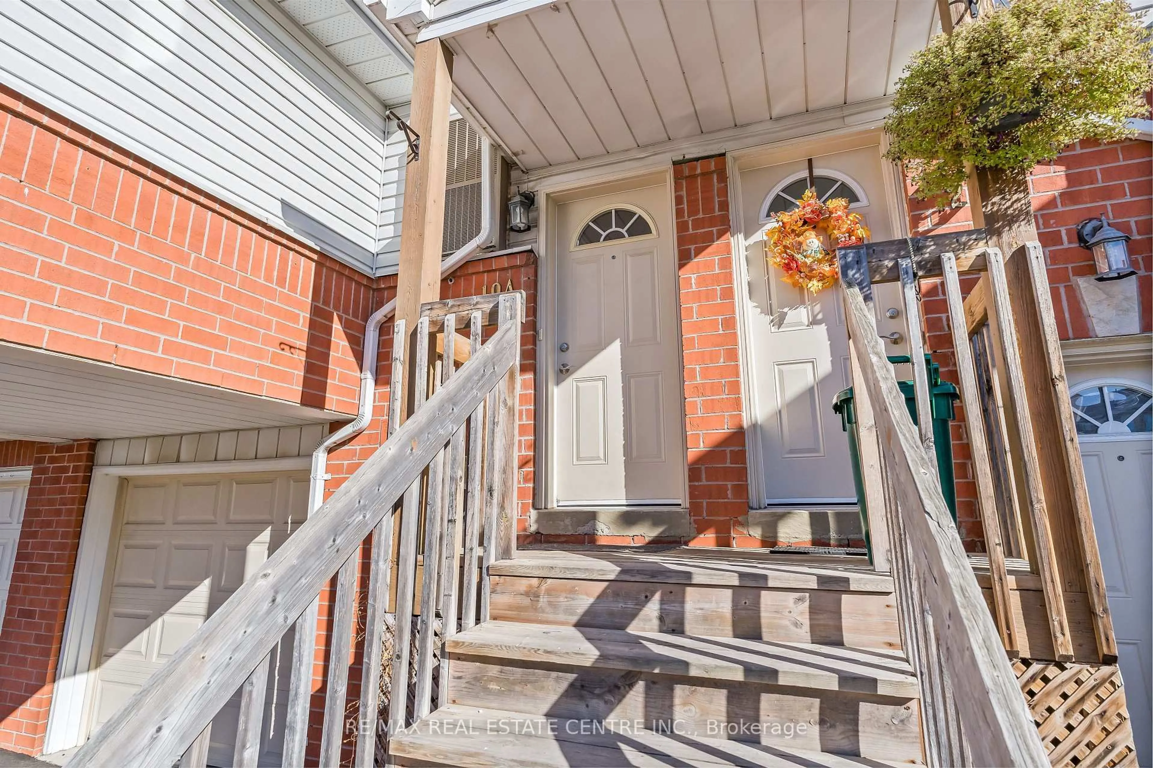 Unknown for 19A Wylie Circ, Halton Hills Ontario L7G 5M1