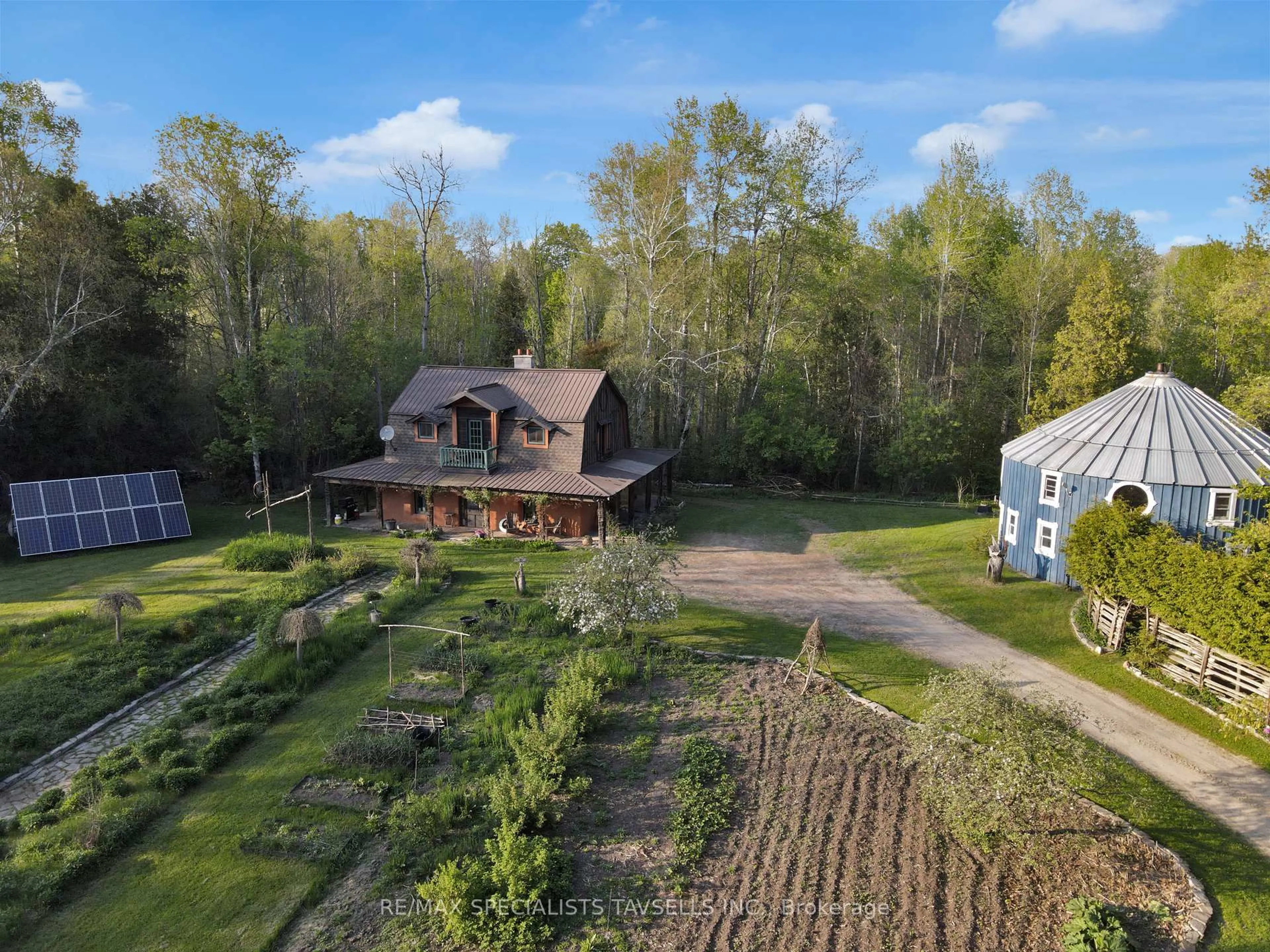 A pic from outside/outdoor area/front of a property/back of a property/a pic from drone, unknown for 15993 Kennedy Rd, Caledon Ontario L7C 2H8