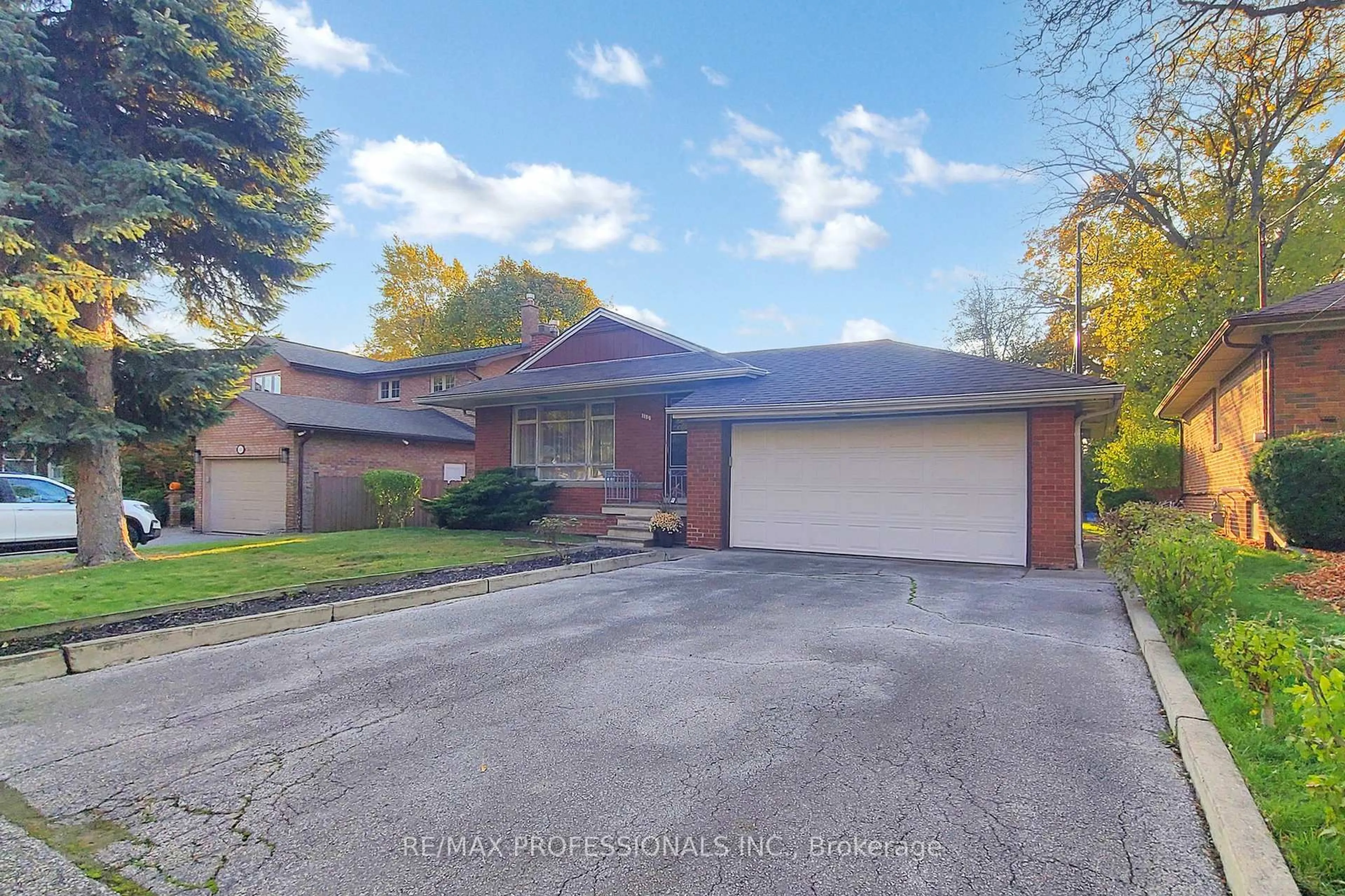 Unknown for 110 Shaver Ave, Toronto Ontario M9B 4N8