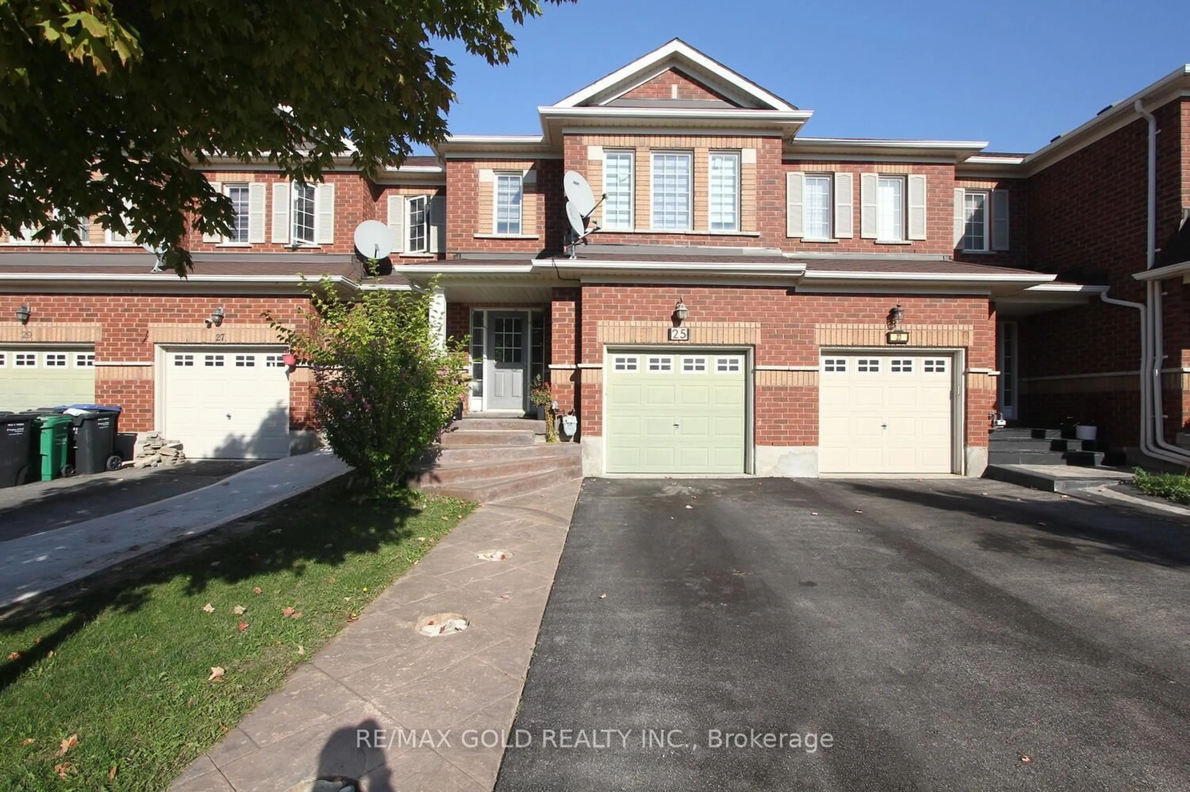 Home with brick exterior material, street for 25 Wicklow Rd, Brampton Ontario L6X 0J6