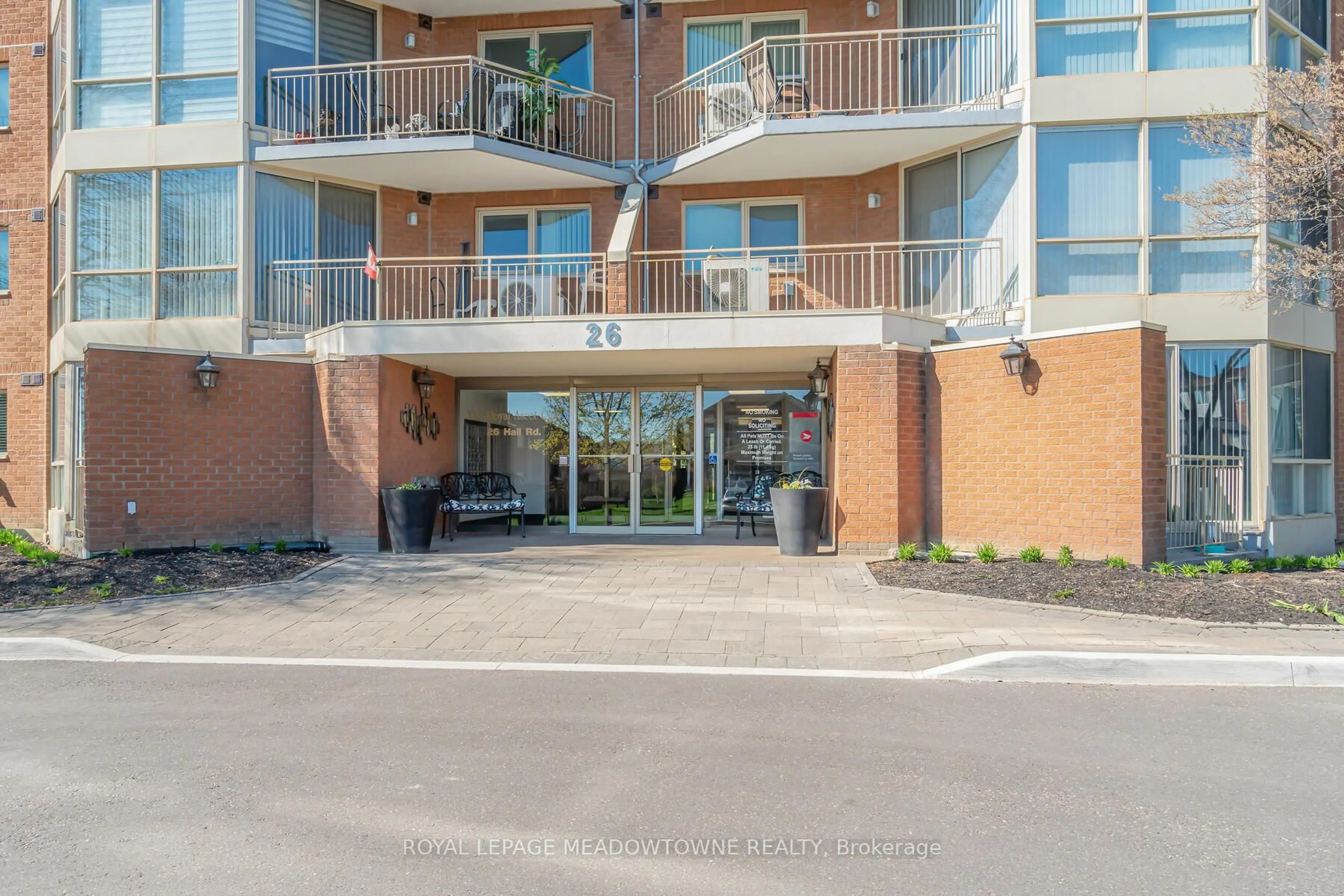 Indoor foyer for 26 Hall Rd #205, Halton Hills Ontario L7G 5G5