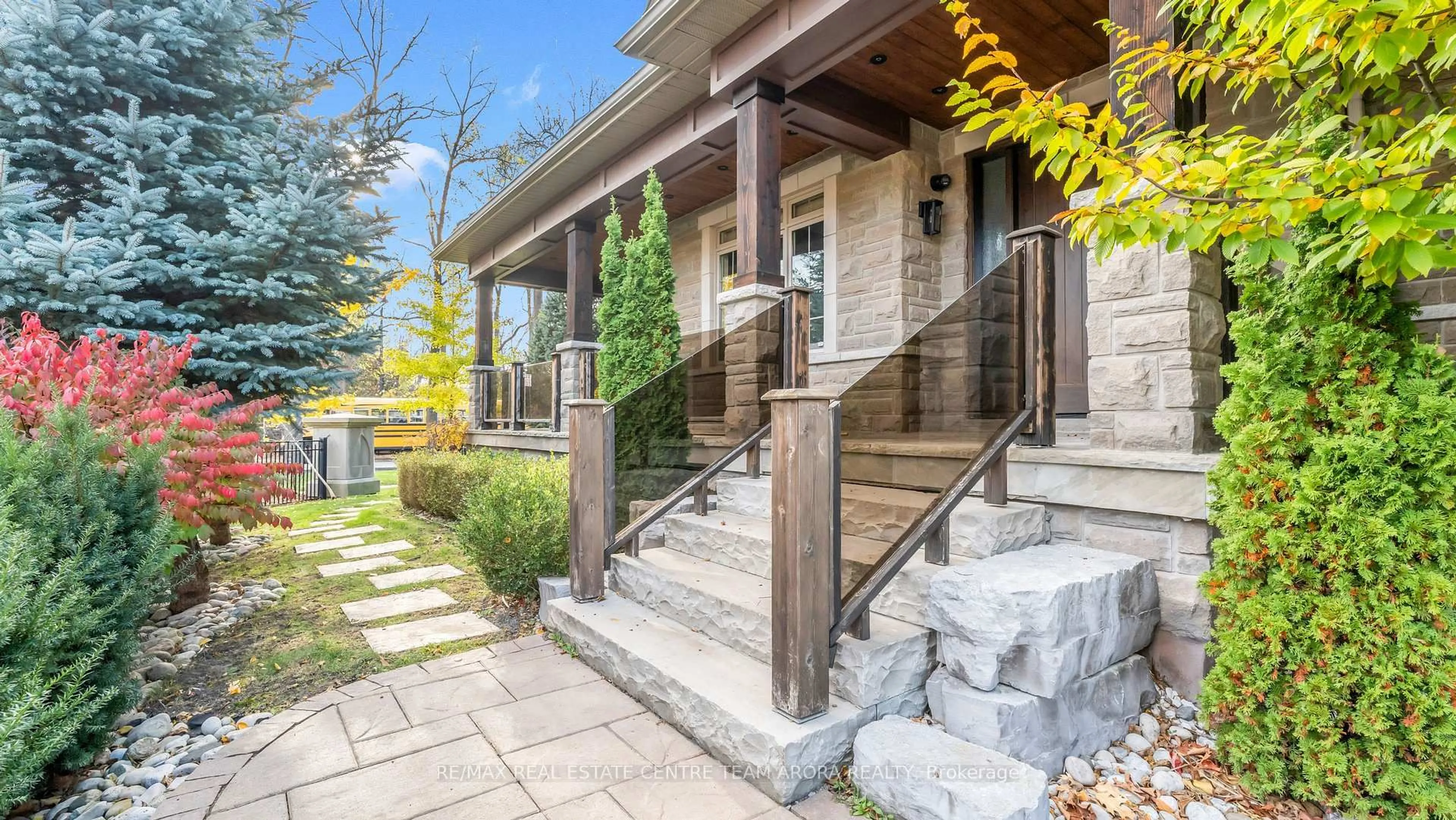 Patio, street for 2 Berkwood Hllw, Brampton Ontario L6Y 0G8