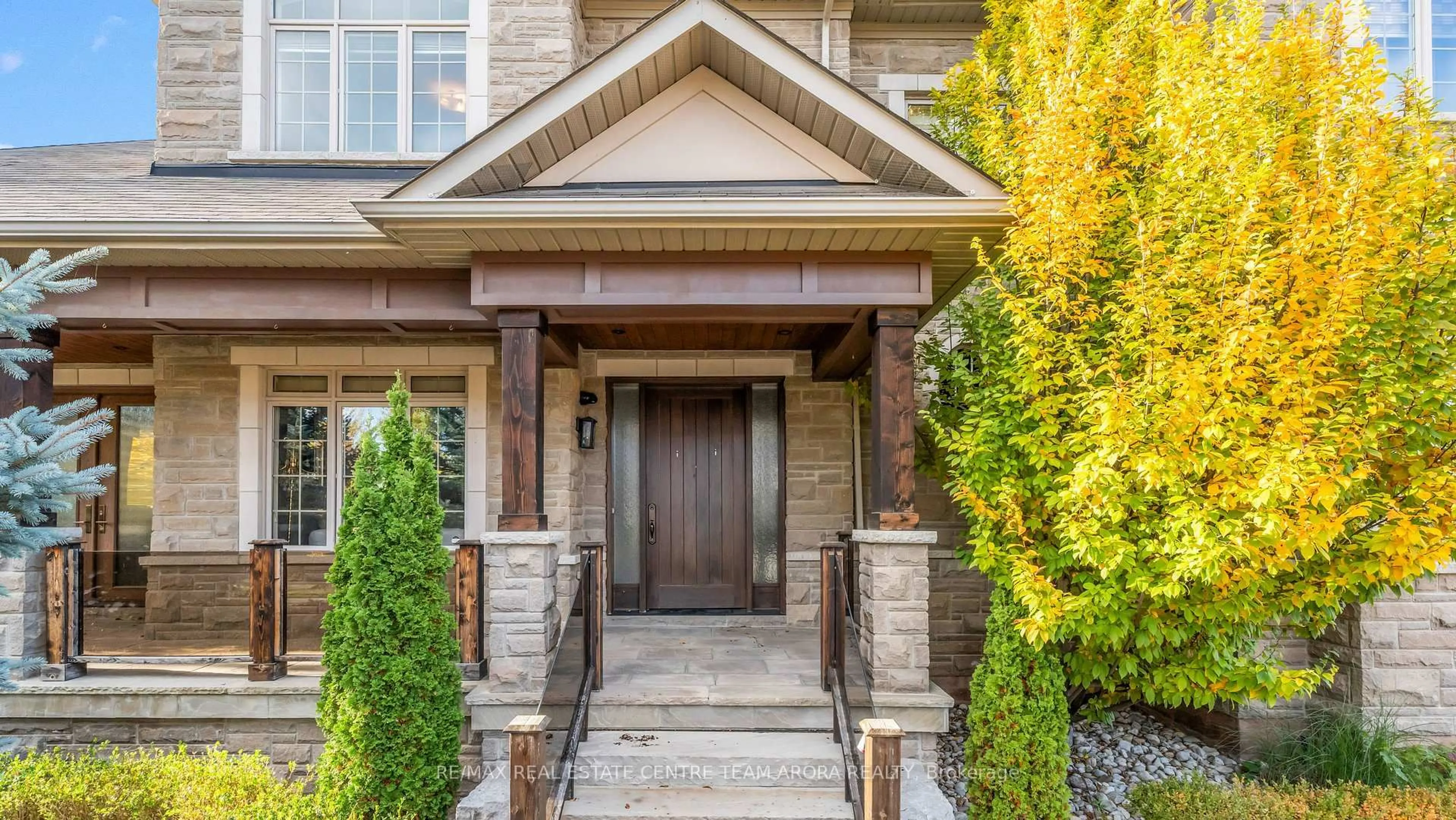 Home with brick exterior material, street for 2 Berkwood Hllw, Brampton Ontario L6Y 0G8