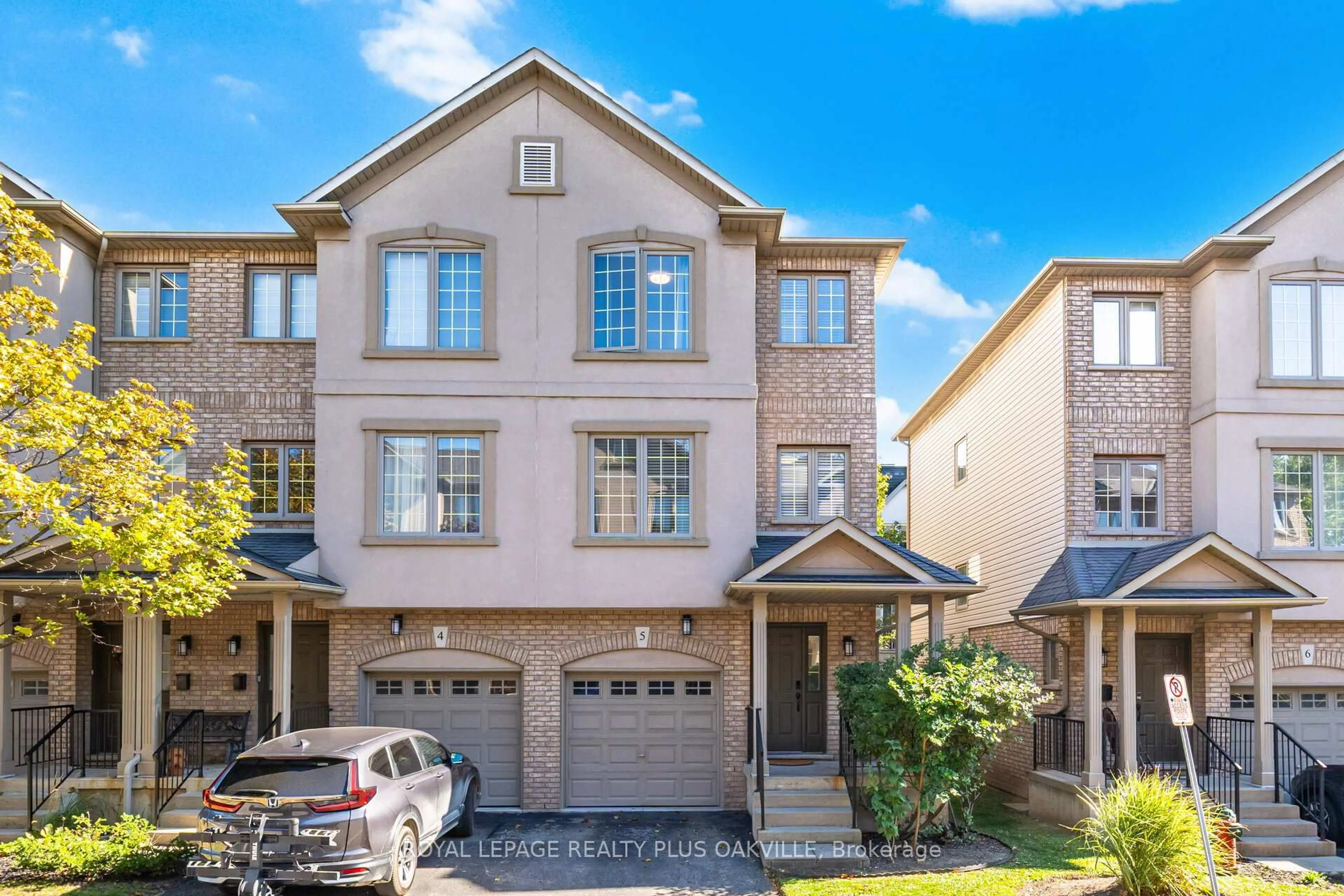 Home with brick exterior material, street for 1248 Guelph Line #5, Burlington Ontario L7P 2S9