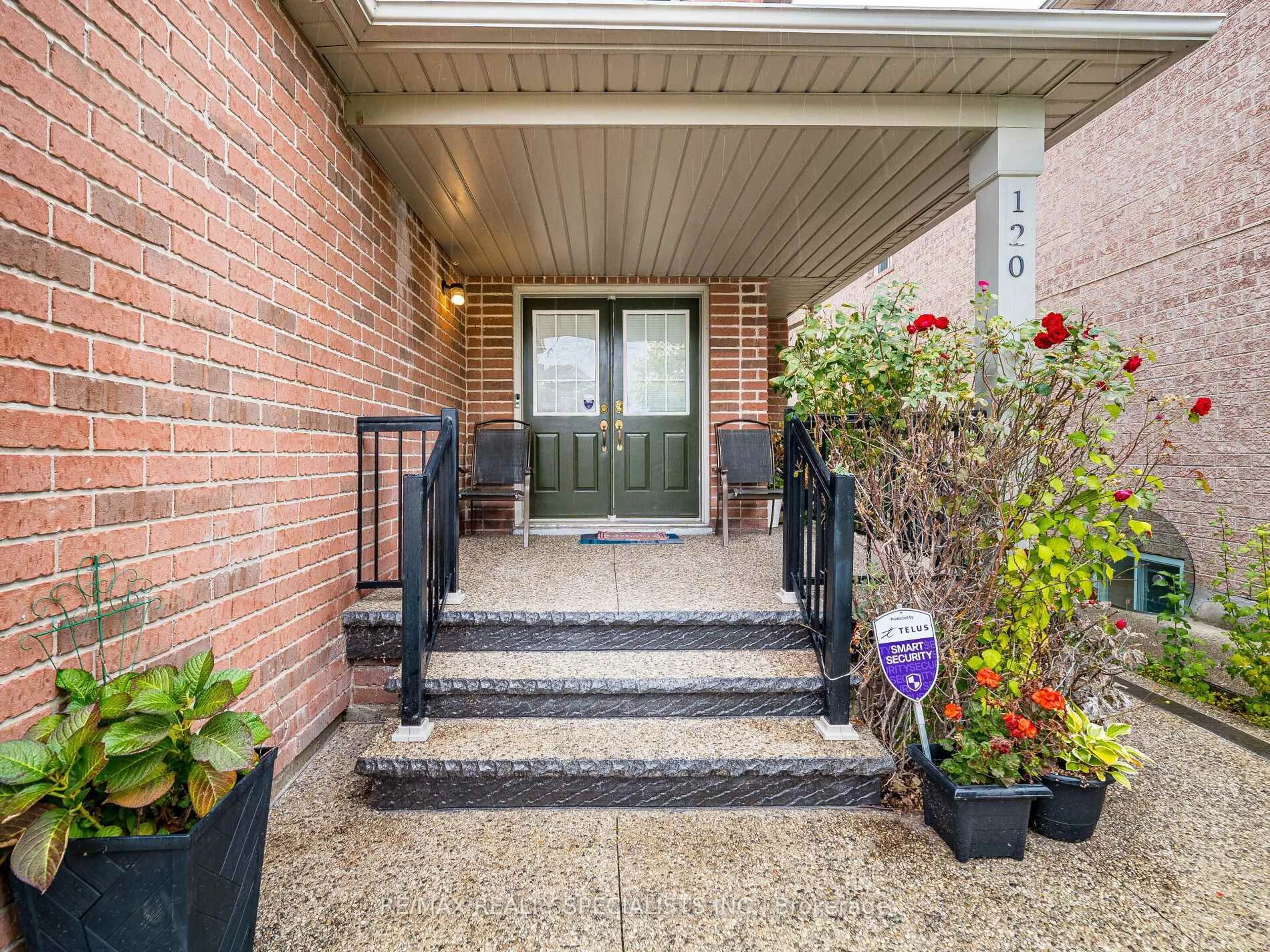 Indoor entryway for 120 Luella Cres, Brampton Ontario L7A 3H5
