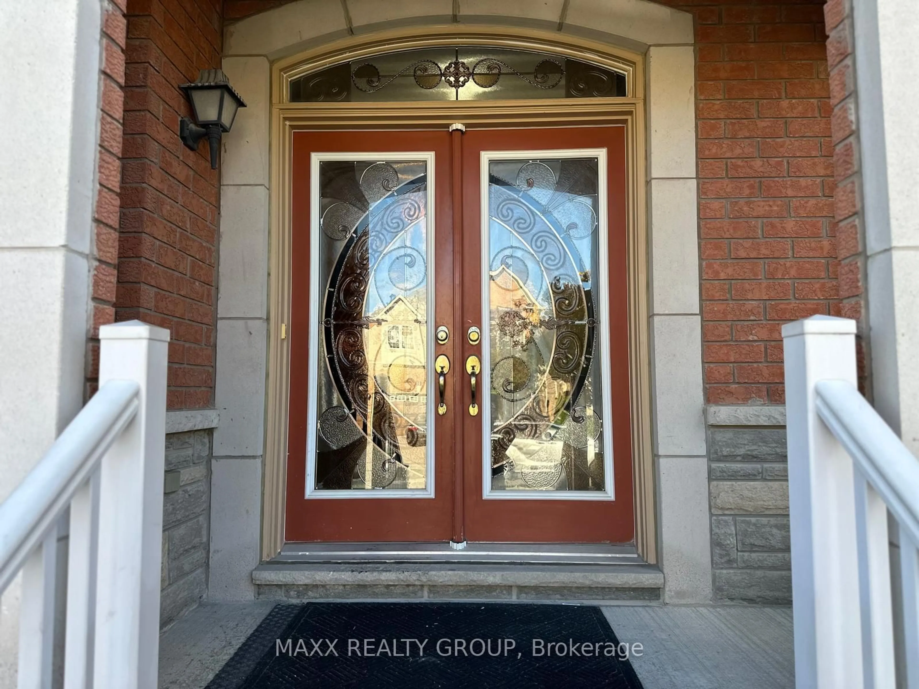 Indoor entryway for 36 Beckenham Rd, Brampton Ontario L6P 2L7