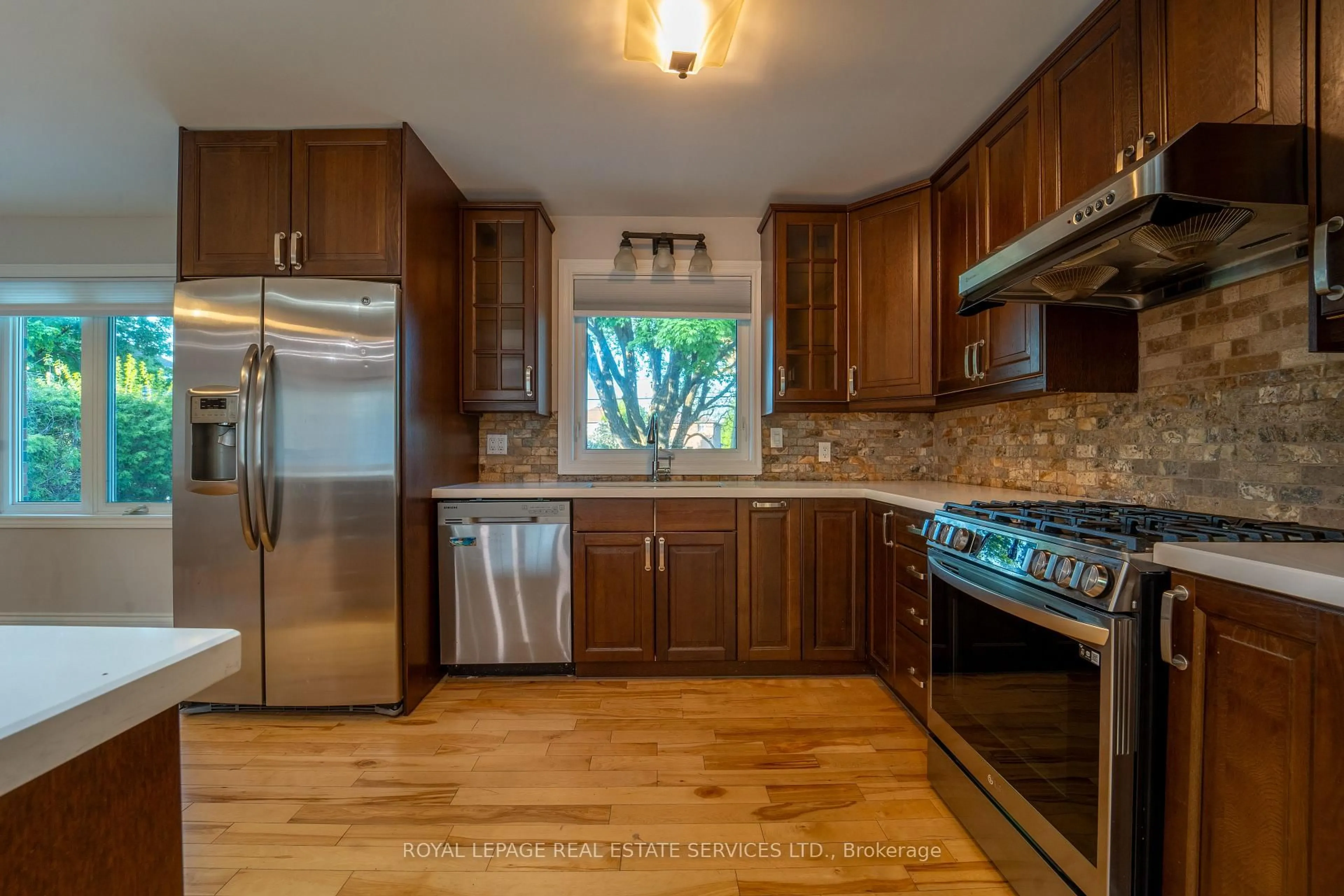 Standard kitchen, unknown for 1071 Joan Dr, Burlington Ontario L7T 3H3