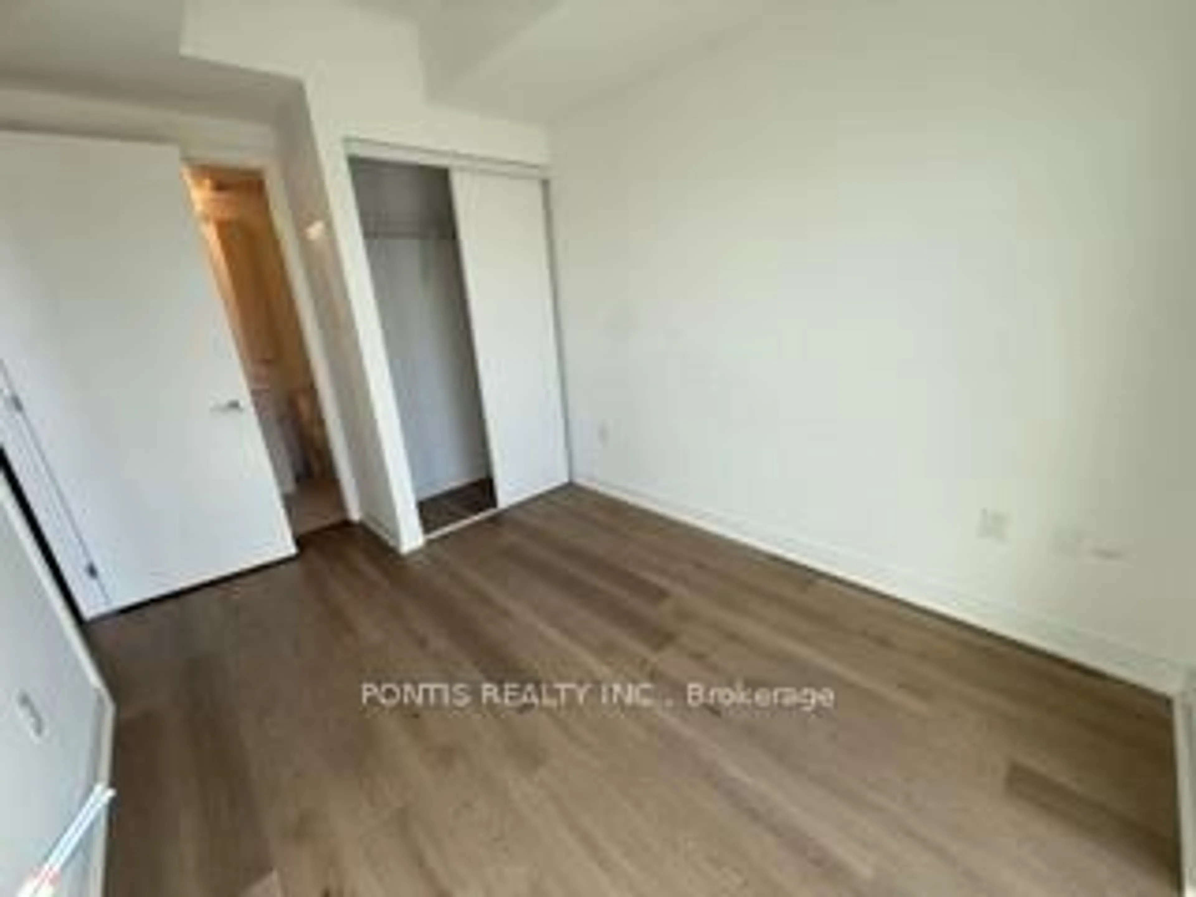 A pic of a room for 86 DUNDAS St #818, Mississauga Ontario L5A 0B1