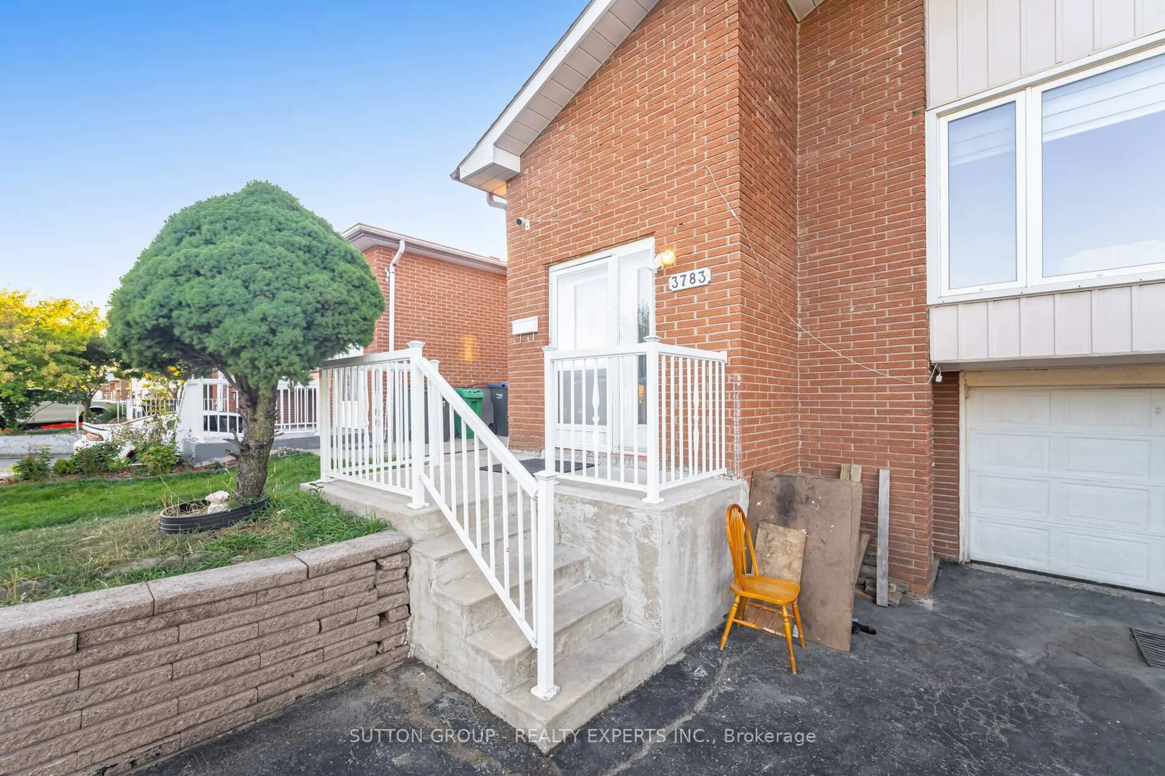 Patio, street for 3783 Keenan Cres, Mississauga Ontario L4T 3M1