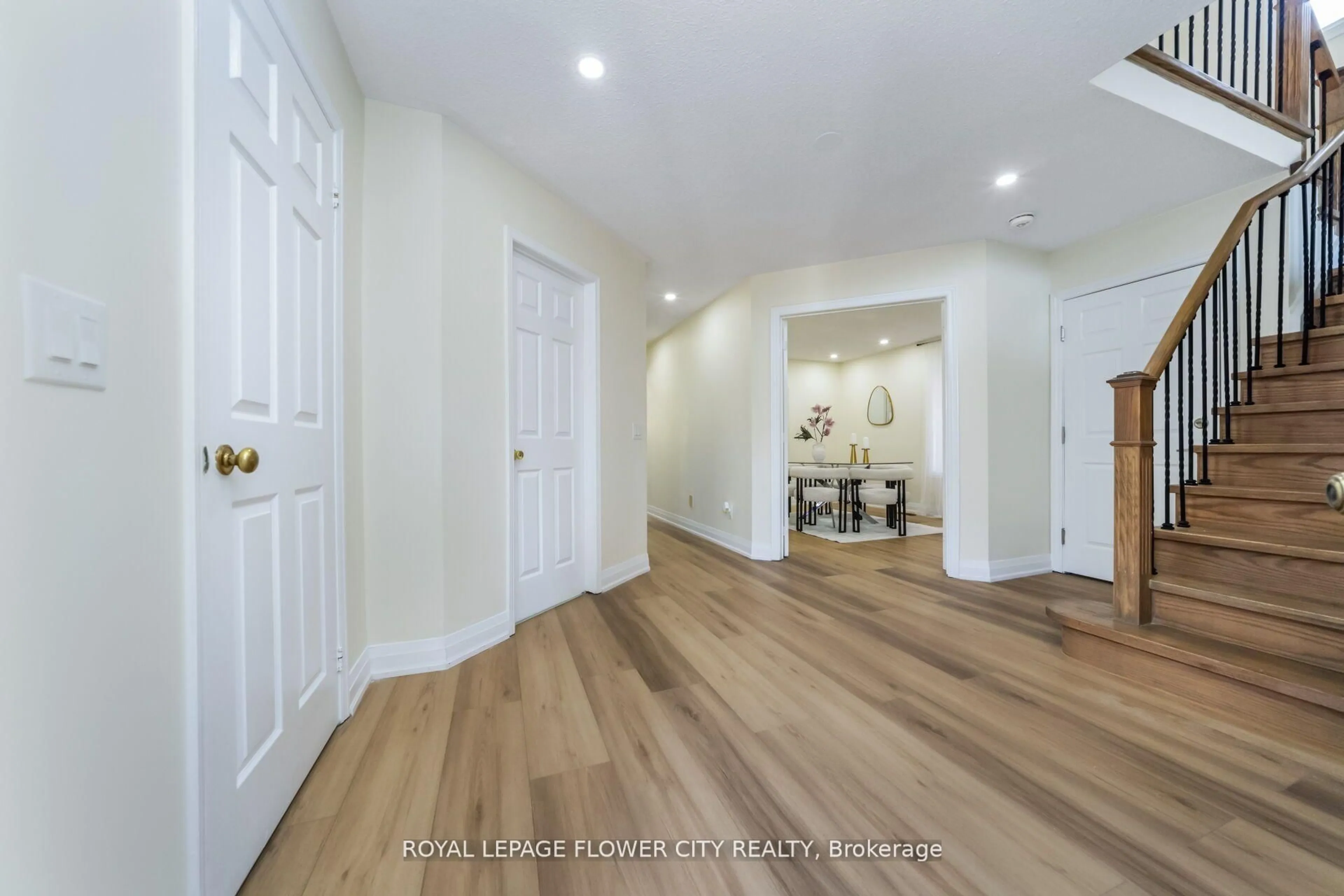 Indoor entryway for 4 Natalie Crt, Brampton Ontario L6S 5T2