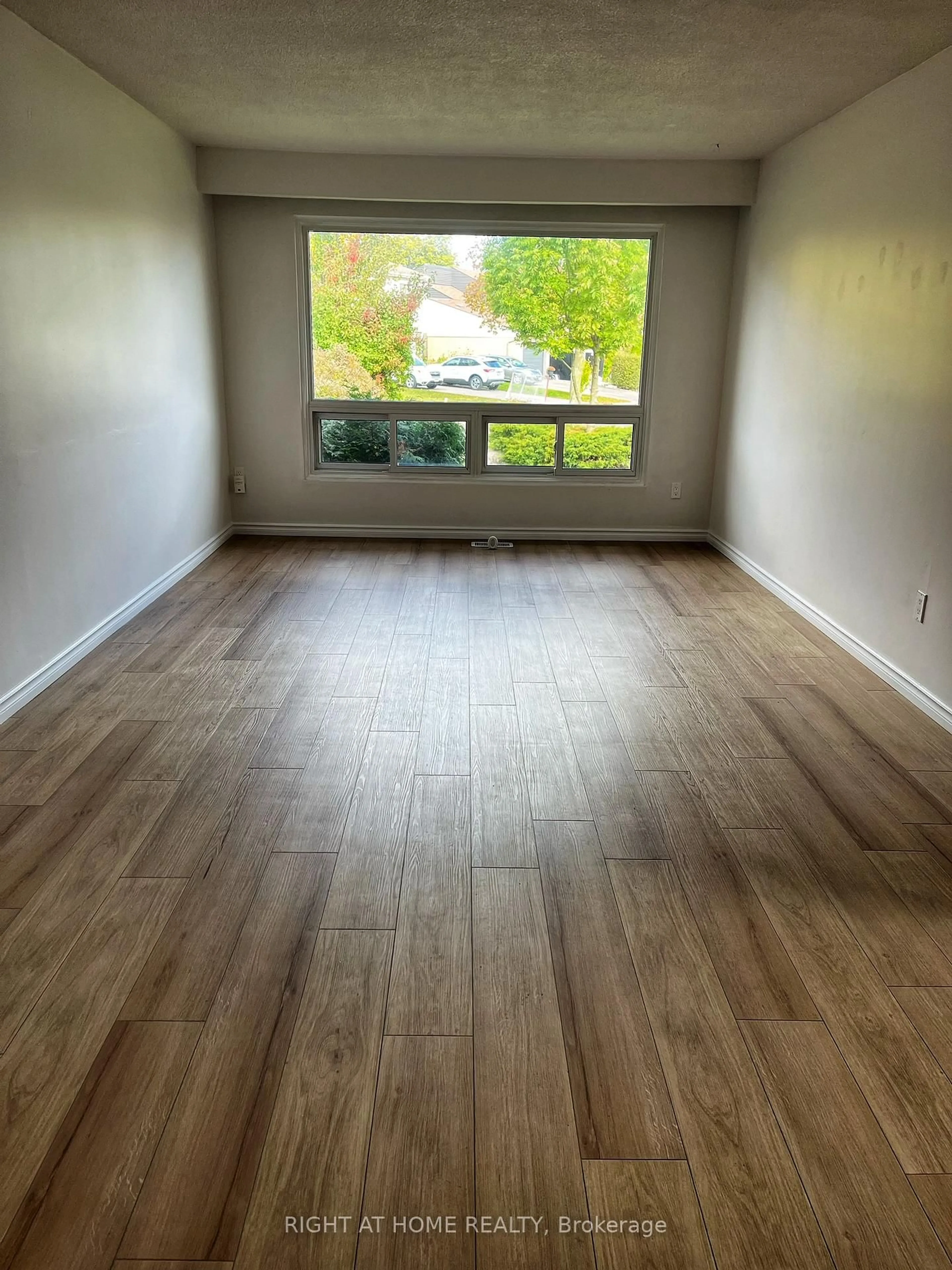 A pic of a room for 2550 Mainroyal St, Mississauga Ontario L5L 1C9