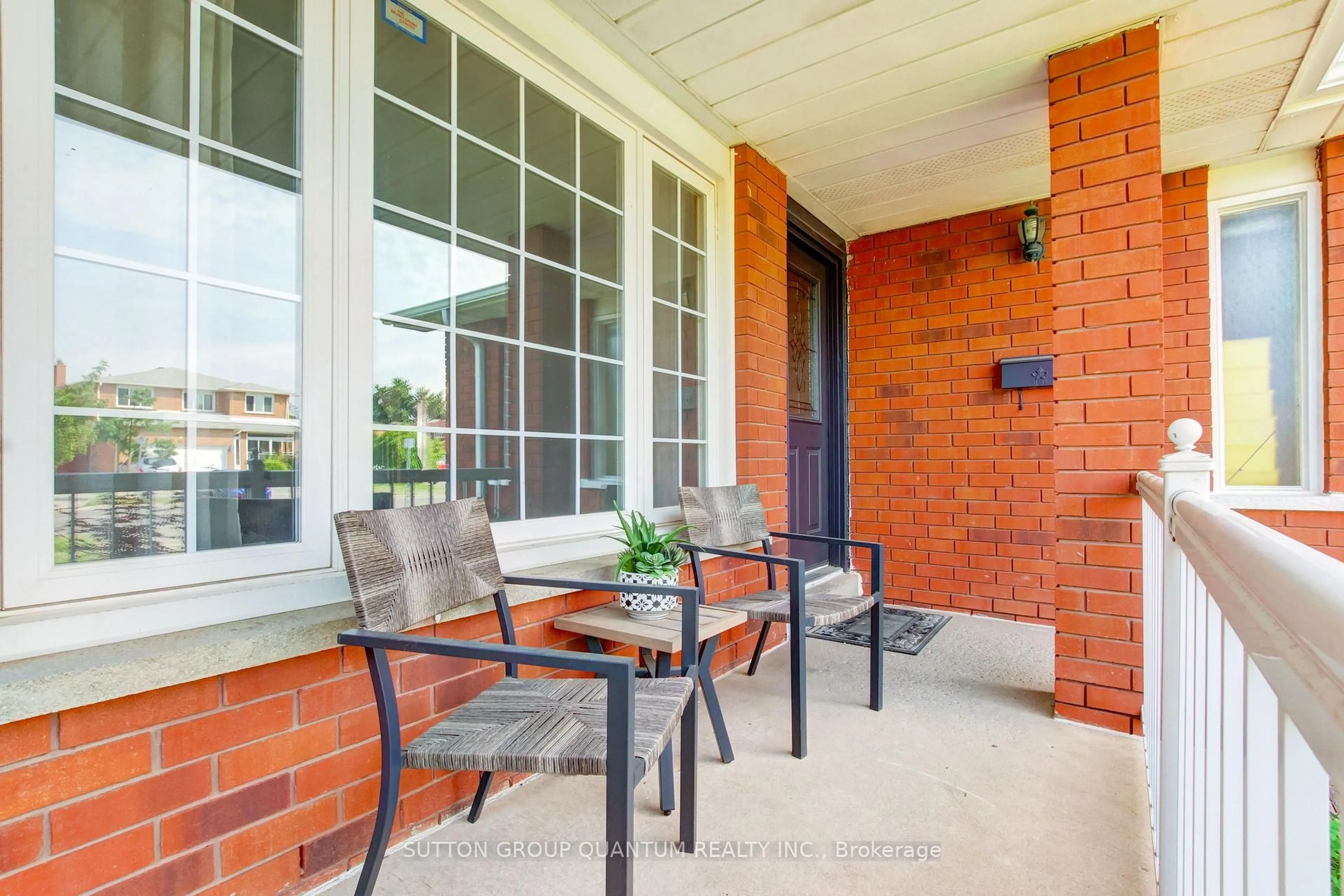 Patio, street for 61 Sunforest Dr, Brampton Ontario L6Z 2W7