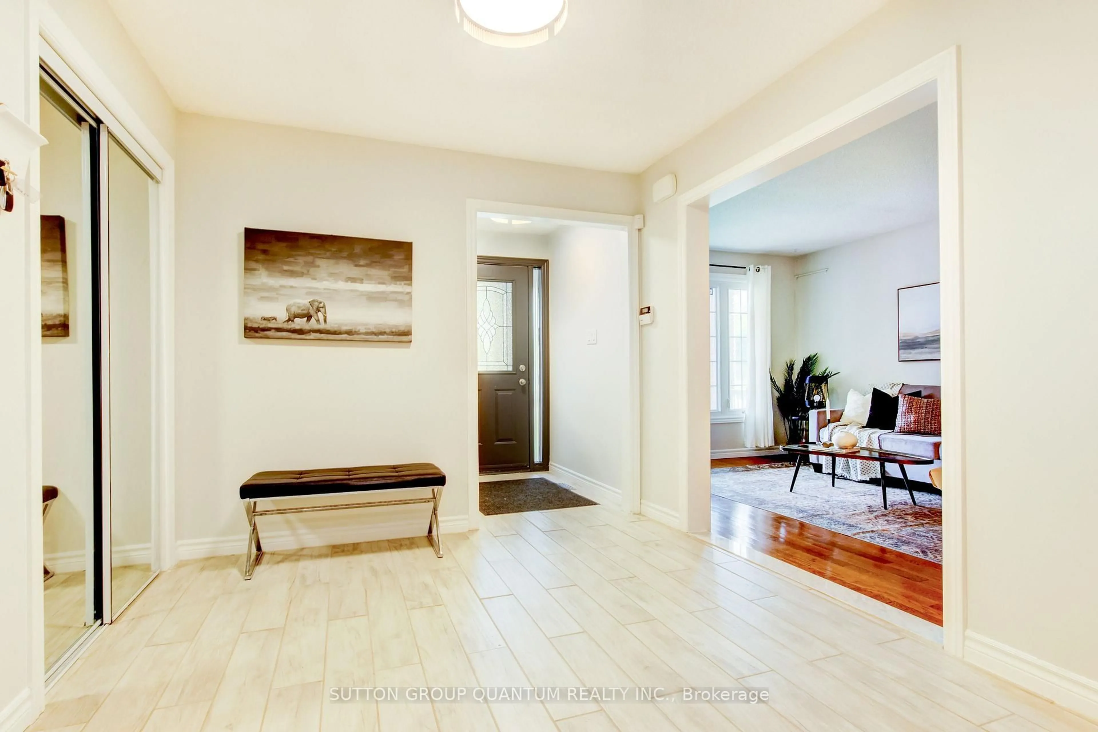 Indoor entryway for 61 Sunforest Dr, Brampton Ontario L6Z 2W7