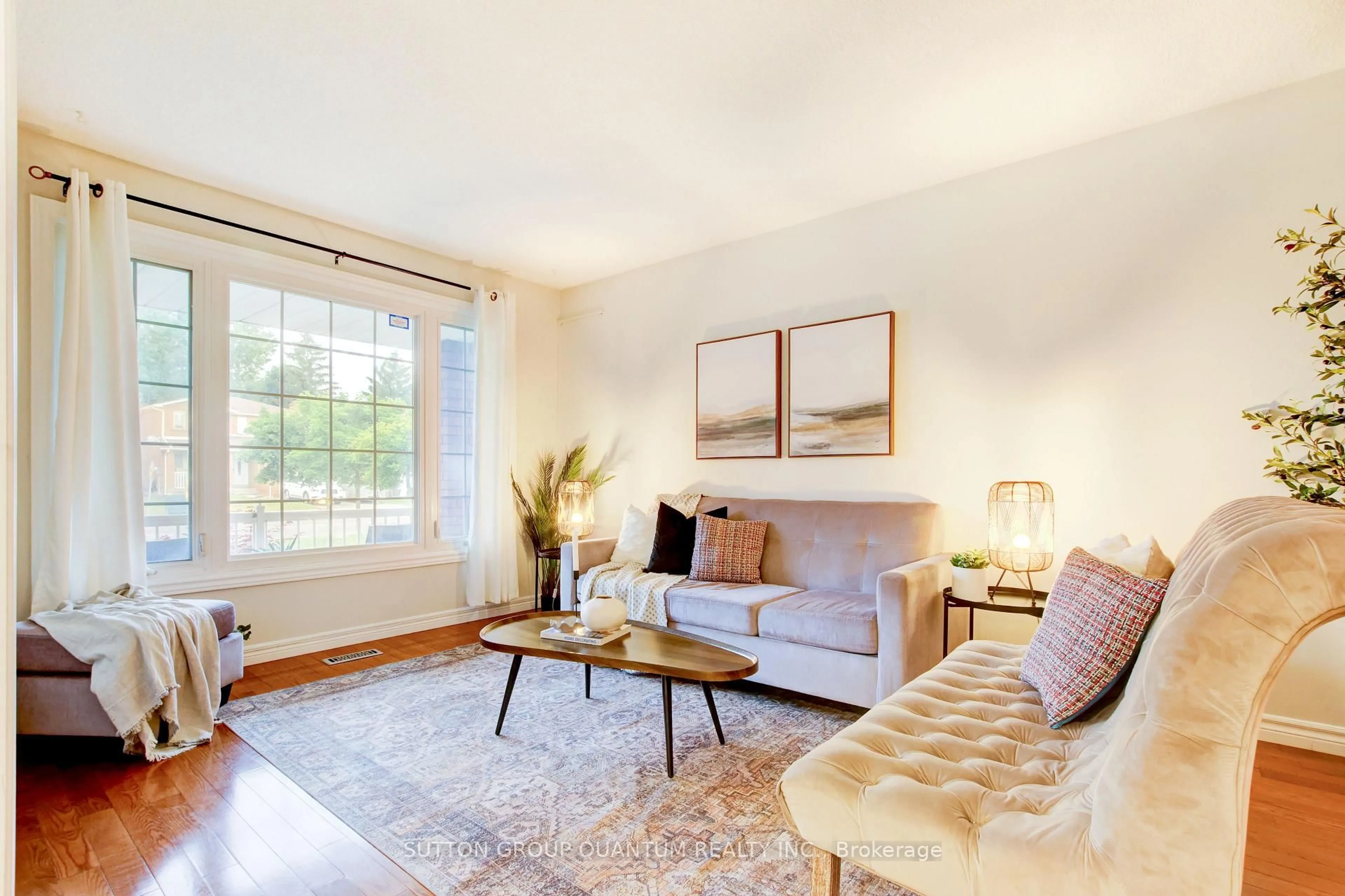 Living room with furniture, unknown for 61 Sunforest Dr, Brampton Ontario L6Z 2W7